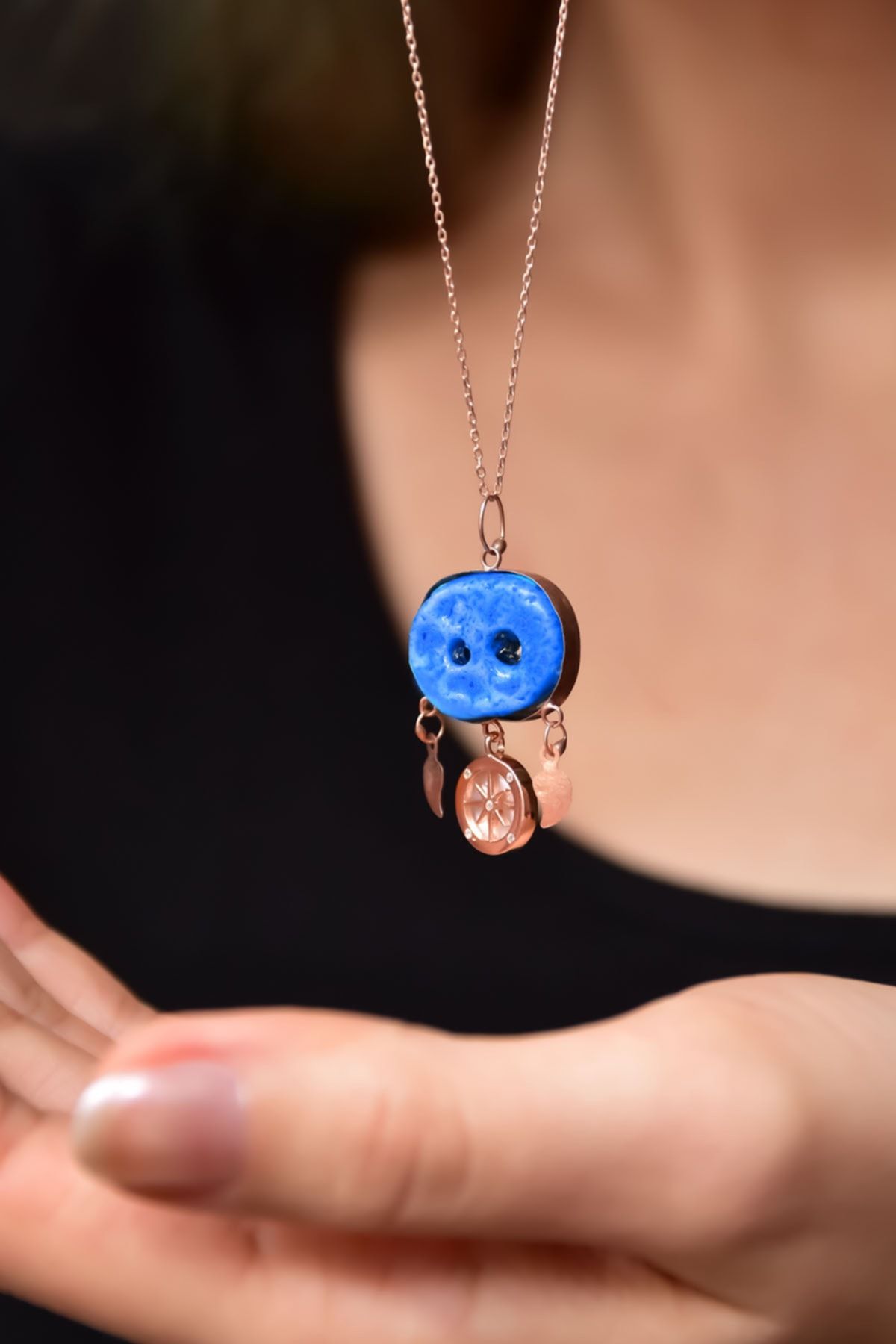 925 Ayar Gümüş Rose Kaplama Camdaki Kız Süryani Nazar Boncuğu Pusula Kolye