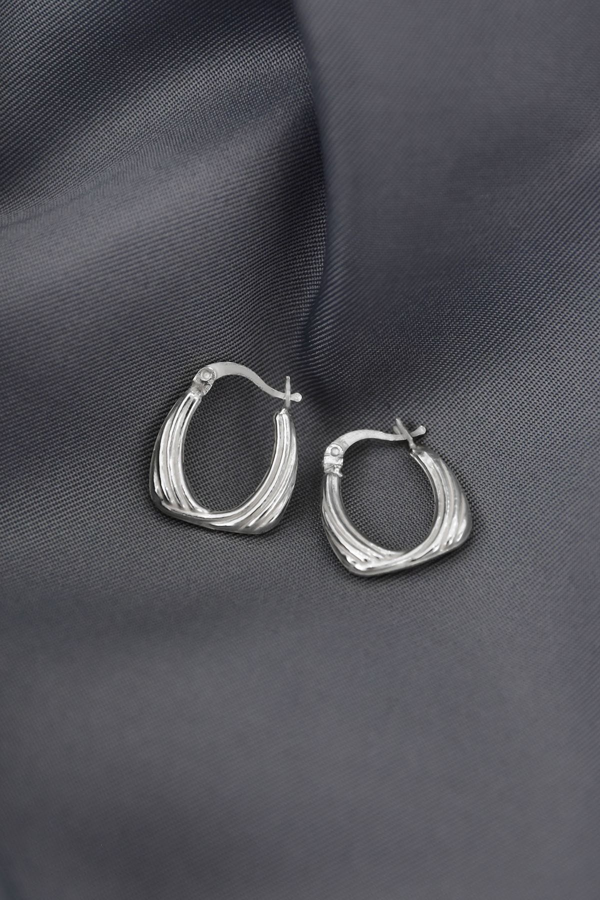 925 Ayar Gümüş Rose Kaplama Çizgi Desenli Drop Klipsli Kadın Küpe