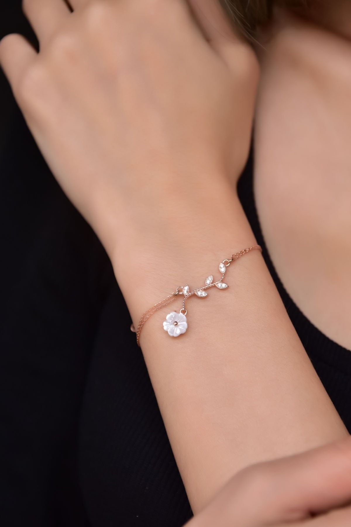 925 Ayar Gümüş Rose Kaplama Dallı Sedef Manolya Çiçeği Bileklik