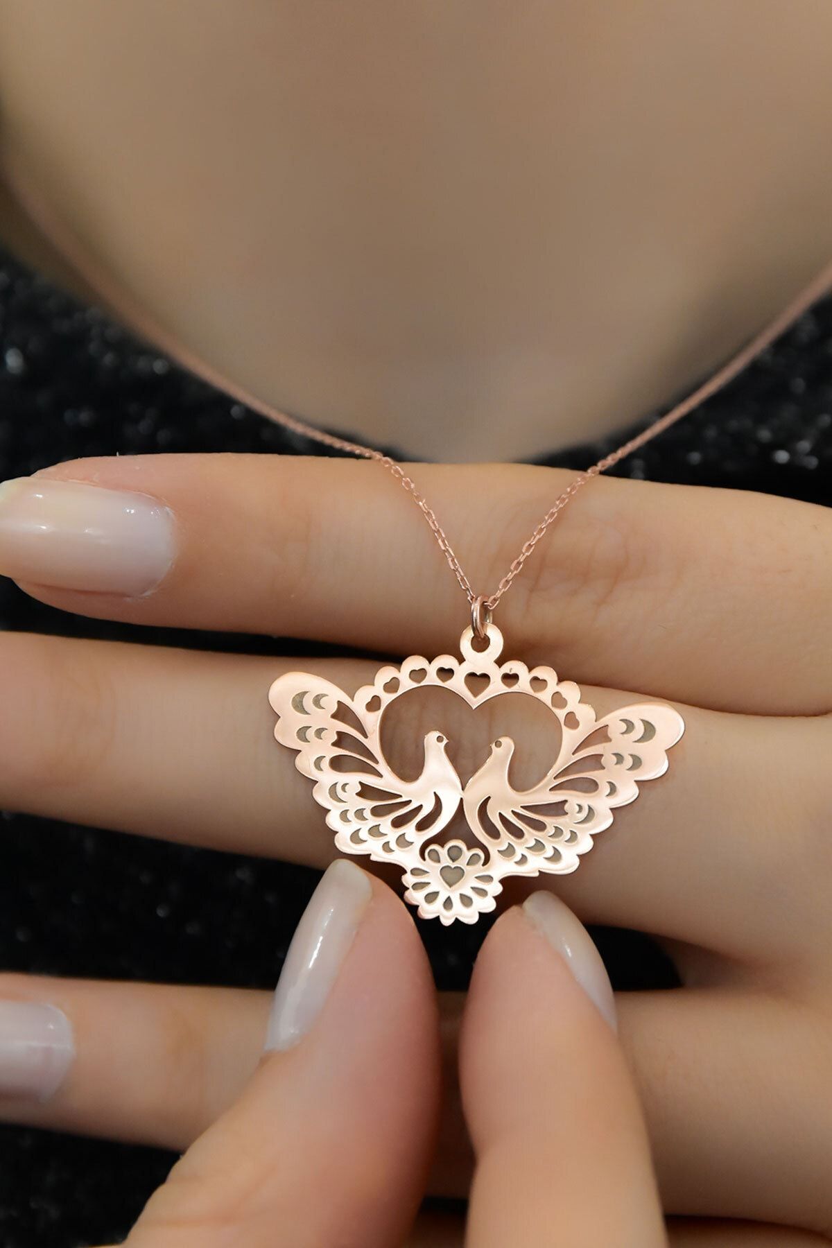 925 Ayar Gümüş Rose Kaplama Desenli Çifte Kumrular Kadın Kolye