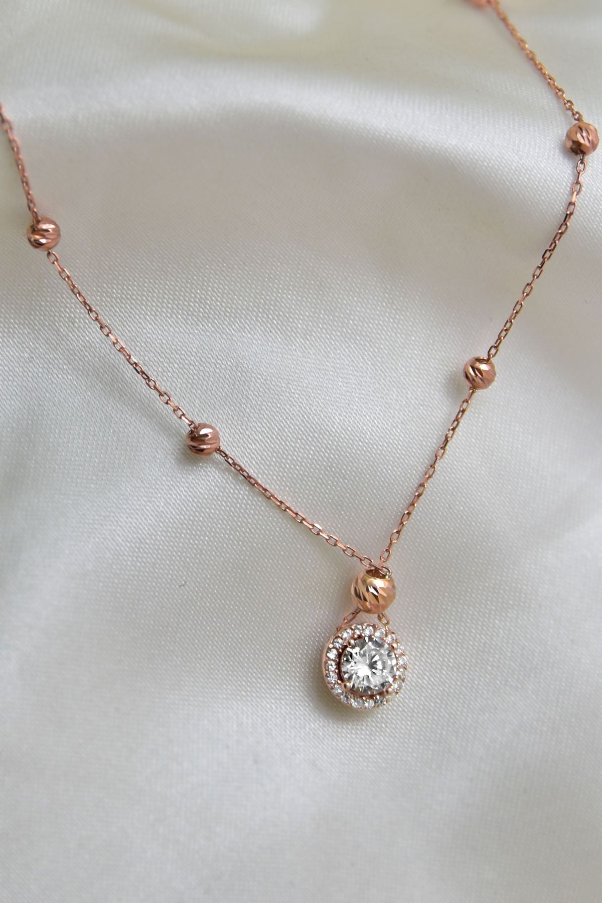 925 Ayar Gümüş Rose Kaplama Dorika Toplu Tektaş Kolye