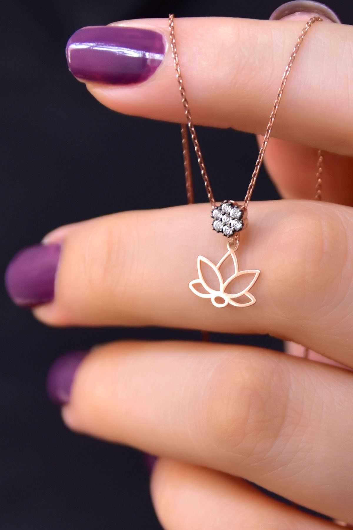 925 Ayar Gümüş Rose Kaplama Elmas Montürlü Lotus Kolye