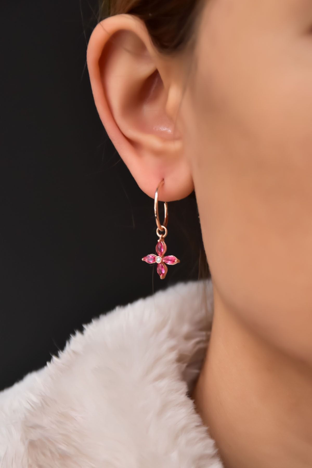 925 Ayar Gümüş Rose Kaplama Fuşya Zirkon Taşlı Plumeria Halka Küpe