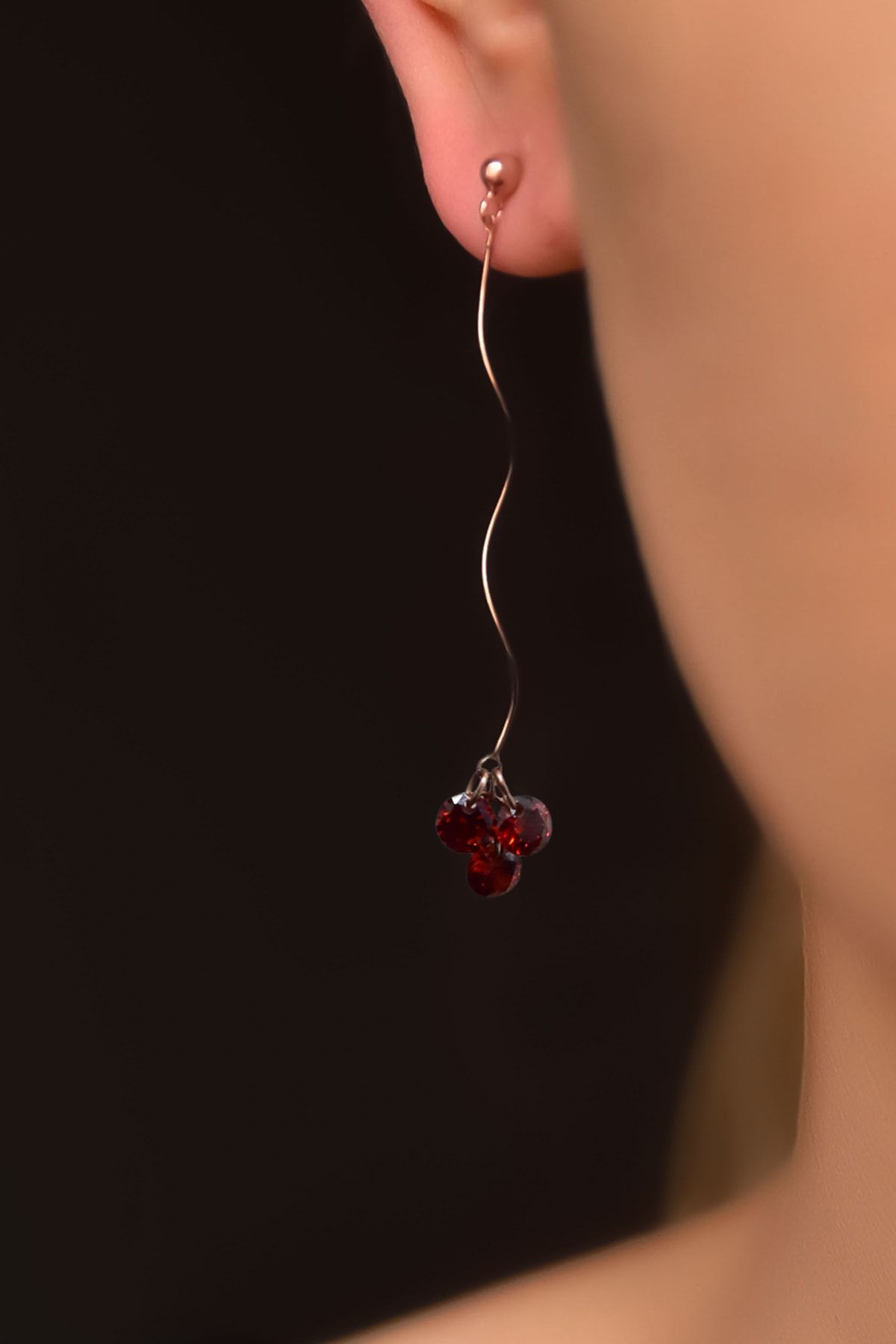 925 Ayar Gümüş Rose Kaplama Garnet Zirkon Taşılı Dalgalı Zincir Sallantılı Küpe