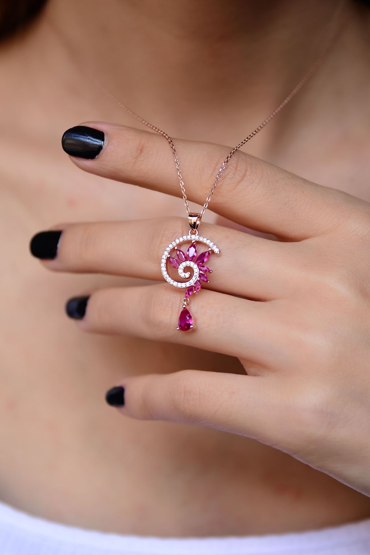 925 Ayar Gümüş Rose Kaplama Girdap Tasarım Kolye