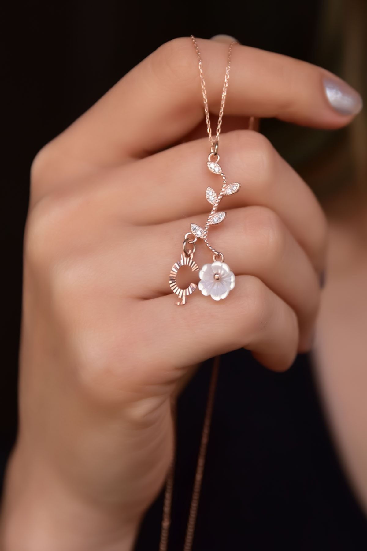 925 Ayar Gümüş Rose Kaplama Harfli Dallı Sedef Manolya Çiçek Kolye