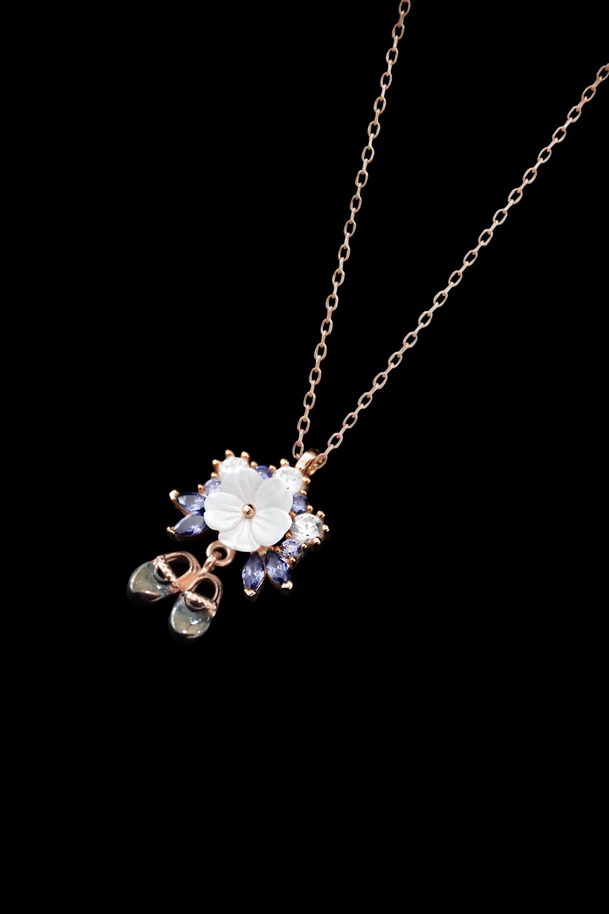 925 Ayar Gümüş Rose Kaplama Kristal Kesim E Harfli Sedef Manolya Çiçeği Kadın Kolye