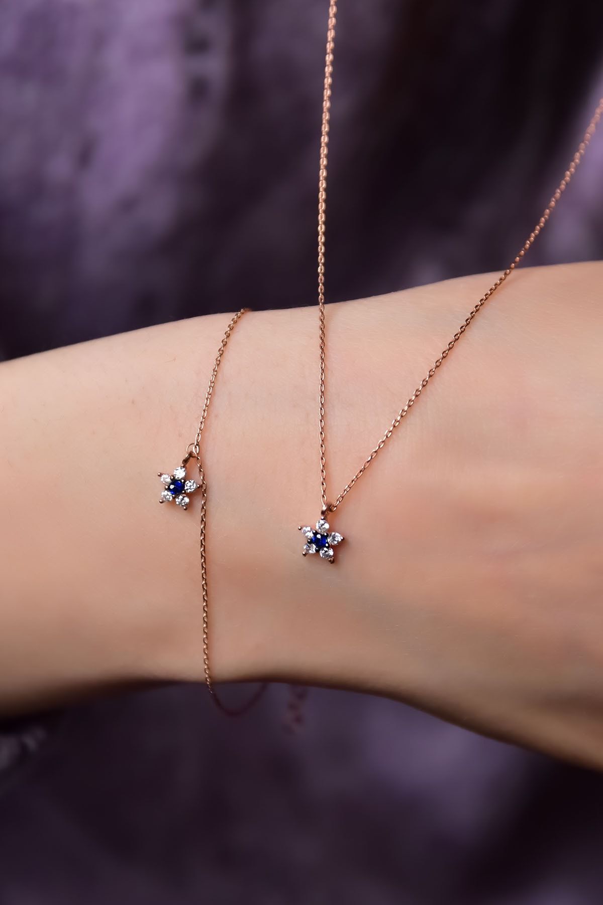 925 Ayar Gümüş Rose Kaplama Lacivert Zirkon Taşlı Mini Çiçek Kolye Ve Bileklik Set