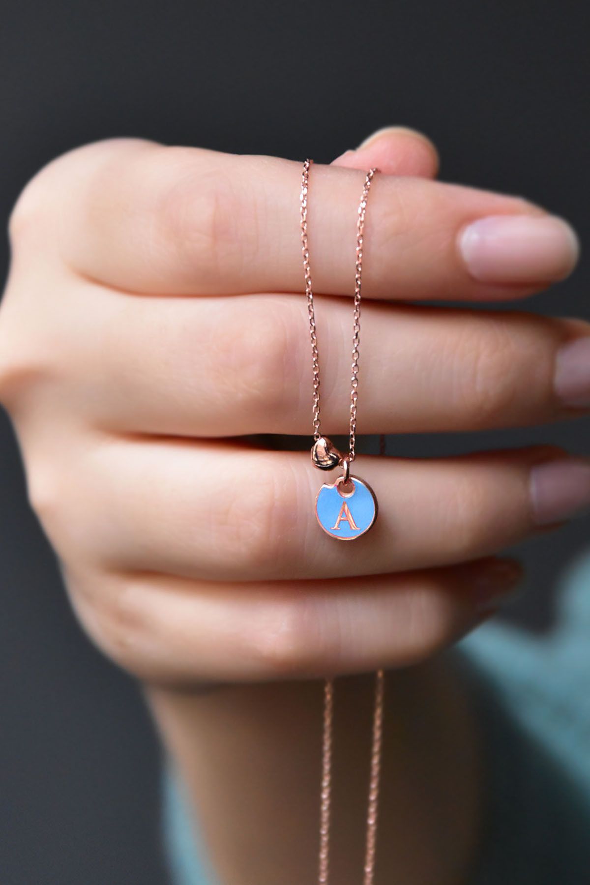 925 Ayar Gümüş Rose Kaplama Mavi Mineli A Harfli Üç Boyutlu Kalp Kolye