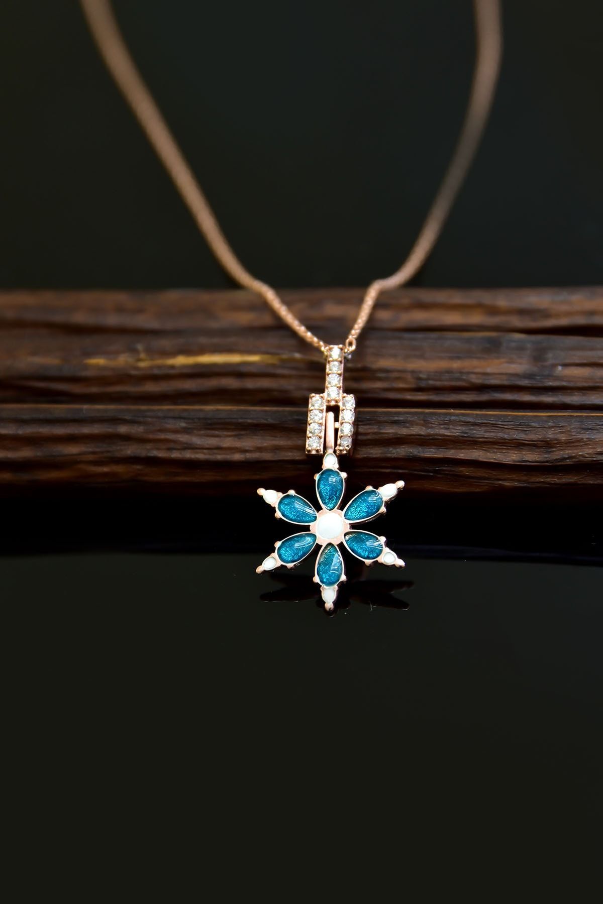 925 Ayar Gümüş Rose Kaplama Mavi Mineli Kamelya Çiçeği Kolye