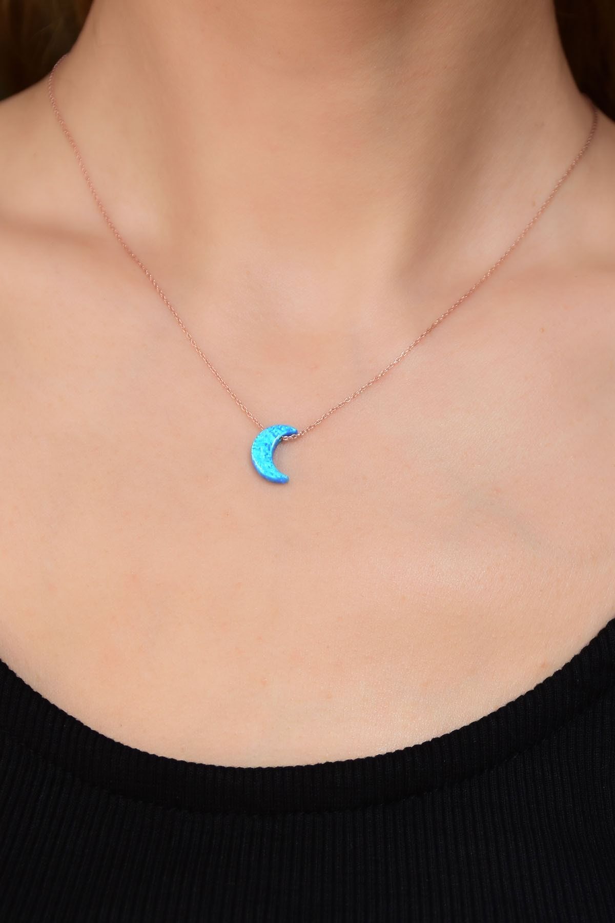 925 Ayar Gümüş Rose Kaplama Mavi Opal Taş Hilal Kadın Kolye