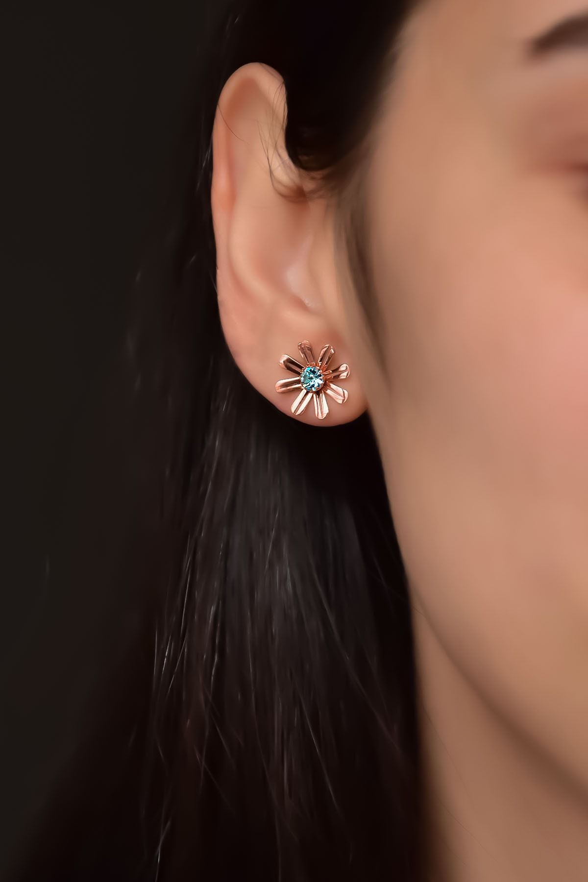 925 Ayar Gümüş Rose Kaplama Mavi Zirkon Taşlı Gönül Çelen Çiçeği Küpe