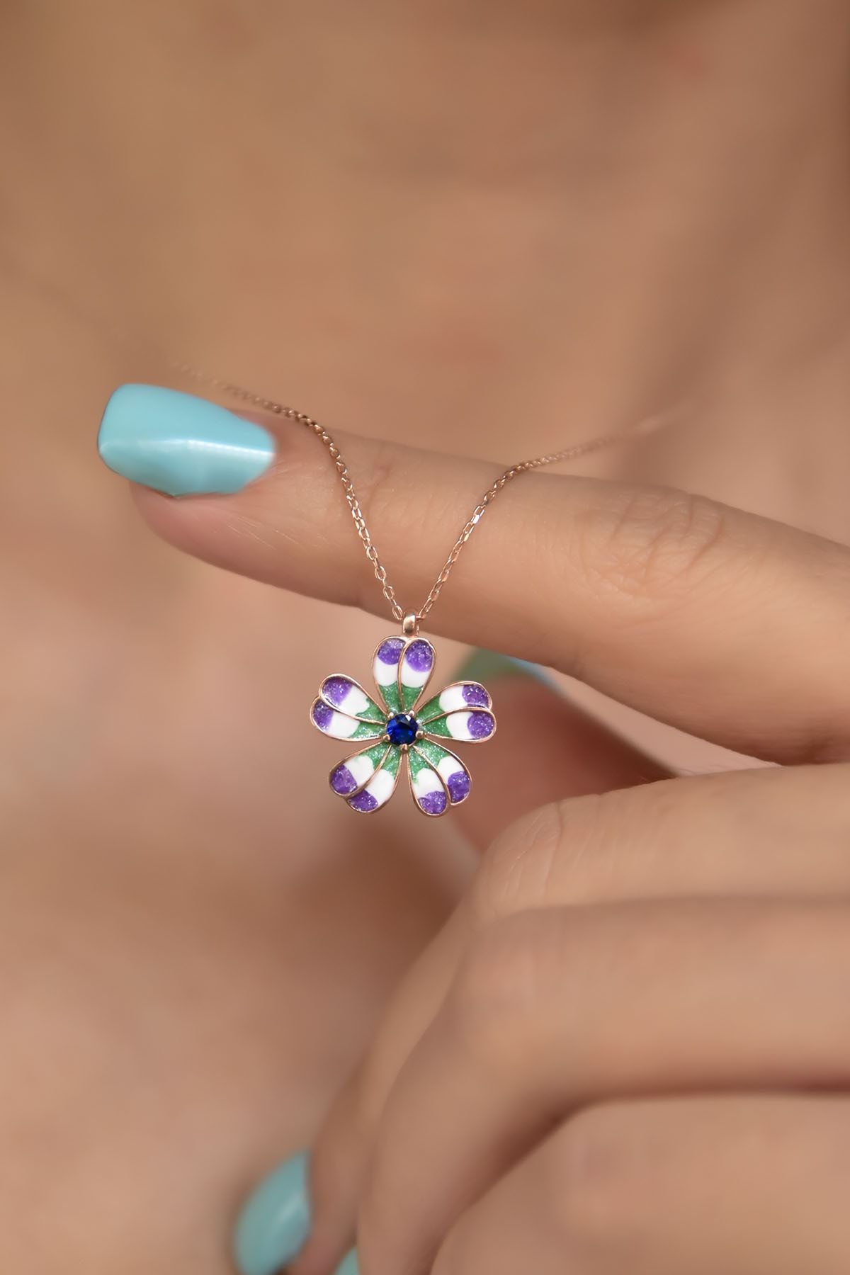 925 Ayar Gümüş Rose Kaplama Mineli Lacivert Tektaş Yonca Kolye