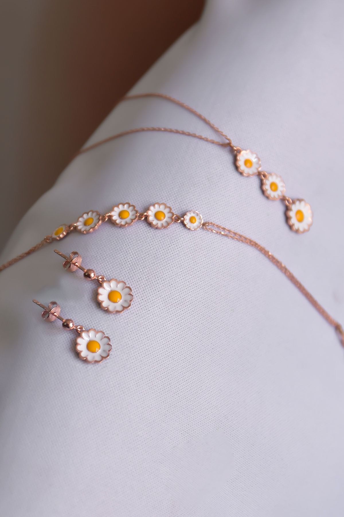 925 Ayar Gümüş Rose Kaplama Mineli Papatya Küpe Kolye Bileklik Set