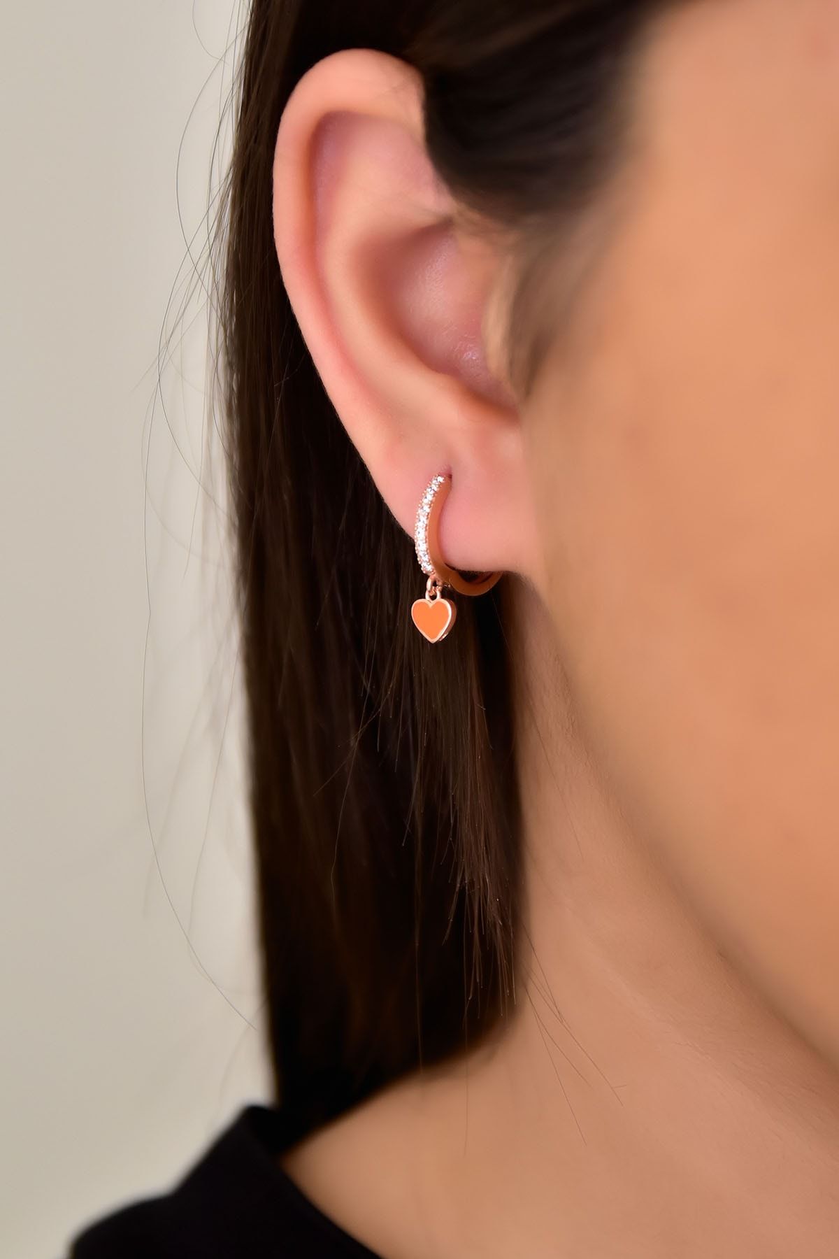 925 Ayar Gümüş Rose Kaplama Mineli Turuncu Kalp Zirkon Taşlı Halka Küpe