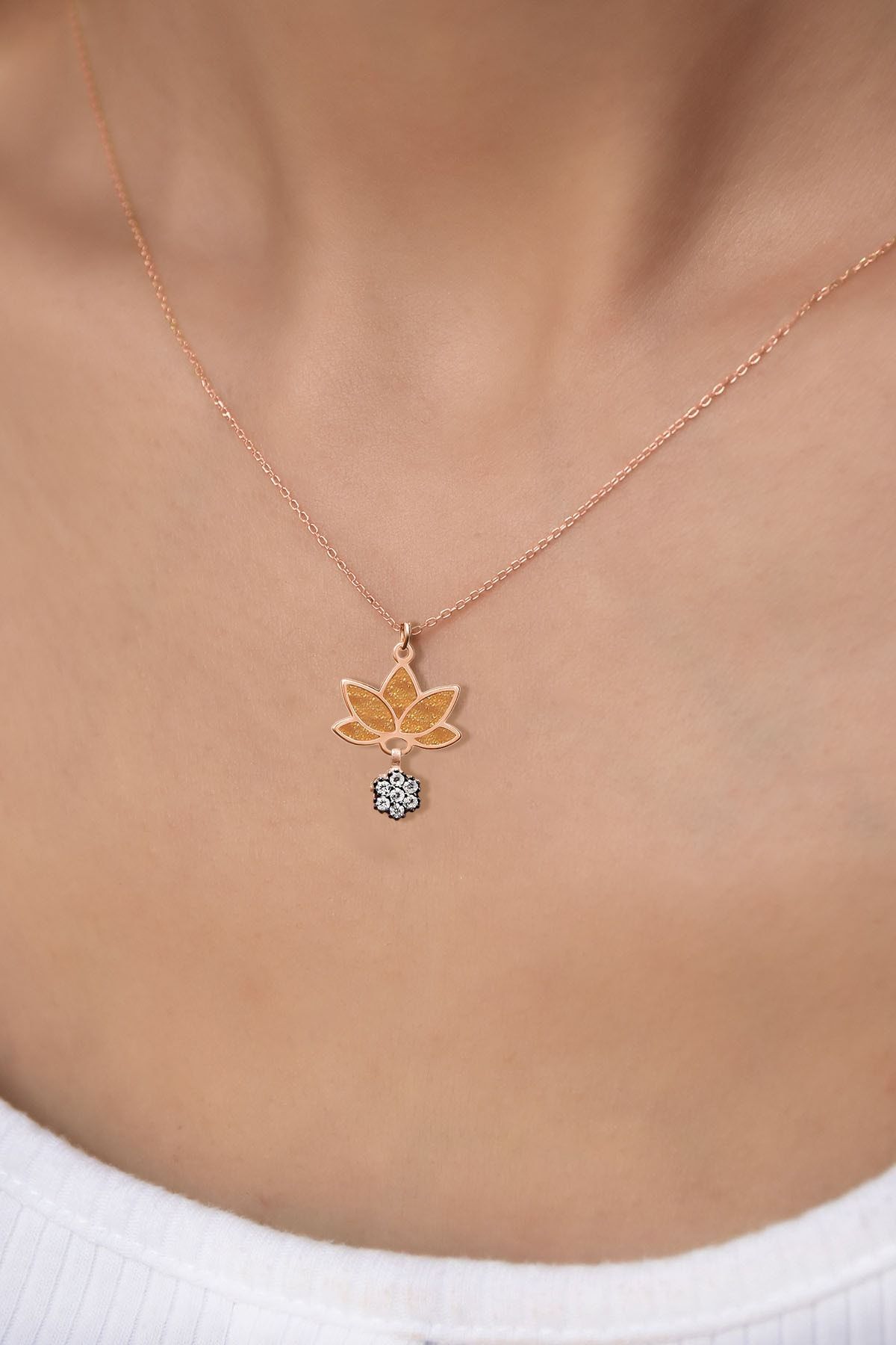 925 Ayar Gümüş Rose Kaplama Parlayan Rüya Serisi Tasarım Ebruli Cam Boyalı Möntür Çiçek, Lotus Kolye