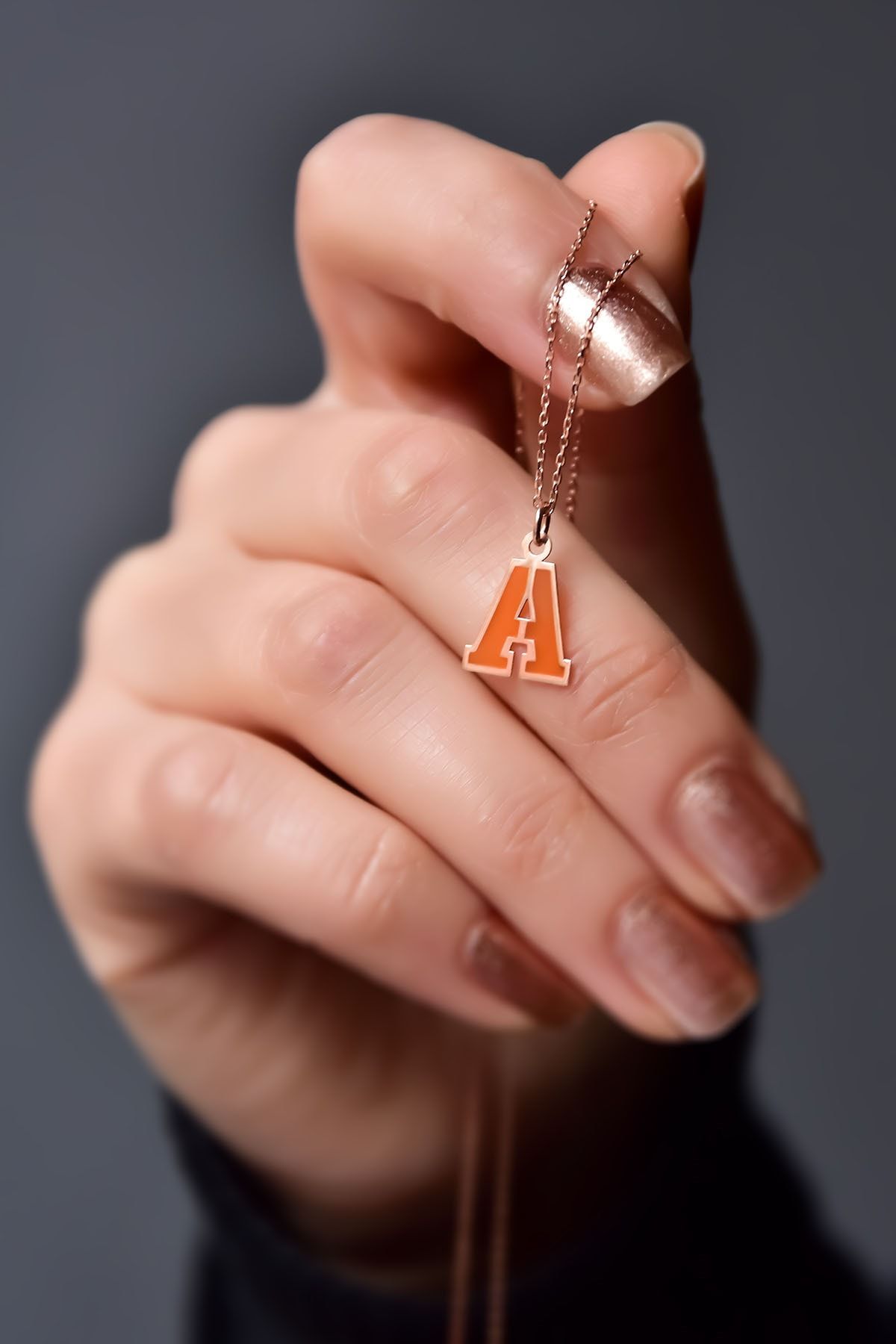 925 Ayar Gümüş Rose Kaplama Parlayan Rüya Serisi Tasarım Ebruli Cam Boyalı Turuncu A Harfi Kolye