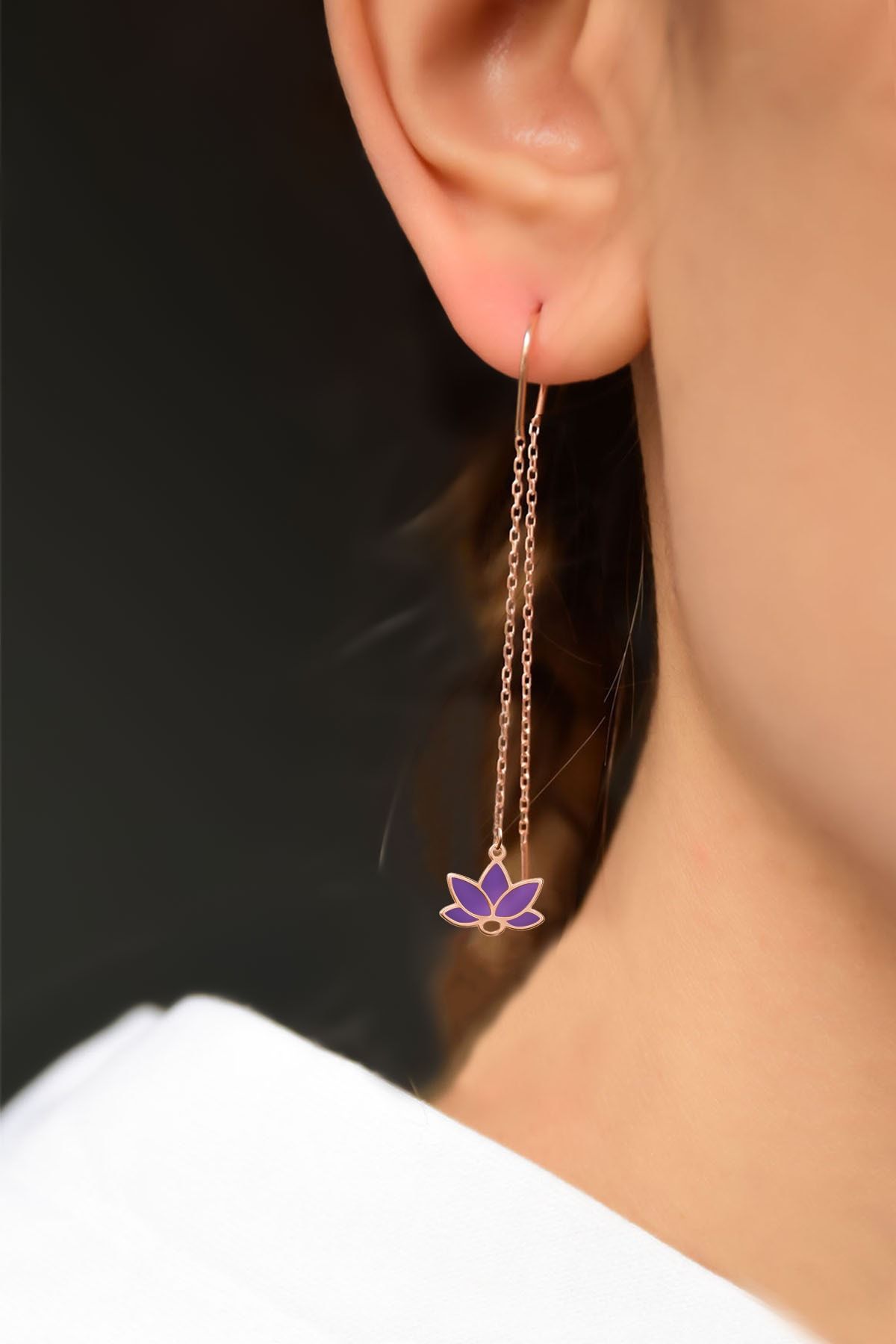 925 Ayar Gümüş Rose Kaplama Parlayan Rüya Serisi Tasarım Mor Cam Boyalı Lotus Zincir Küpe