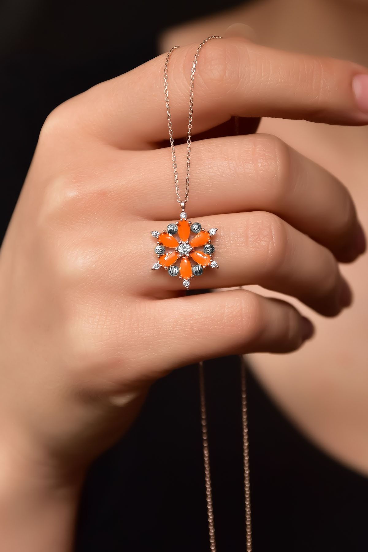 925 Ayar Gümüş Rose Kaplama Rodyum Dorika Toplu Mineli Kamelya Çiçeği Kolye