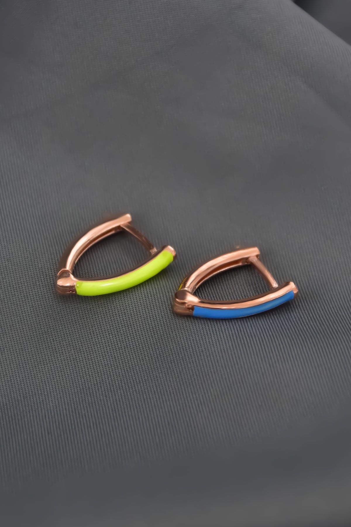 925 Ayar Gümüş Rose Kaplama Sarı Ve Mavi Mineli Küpe