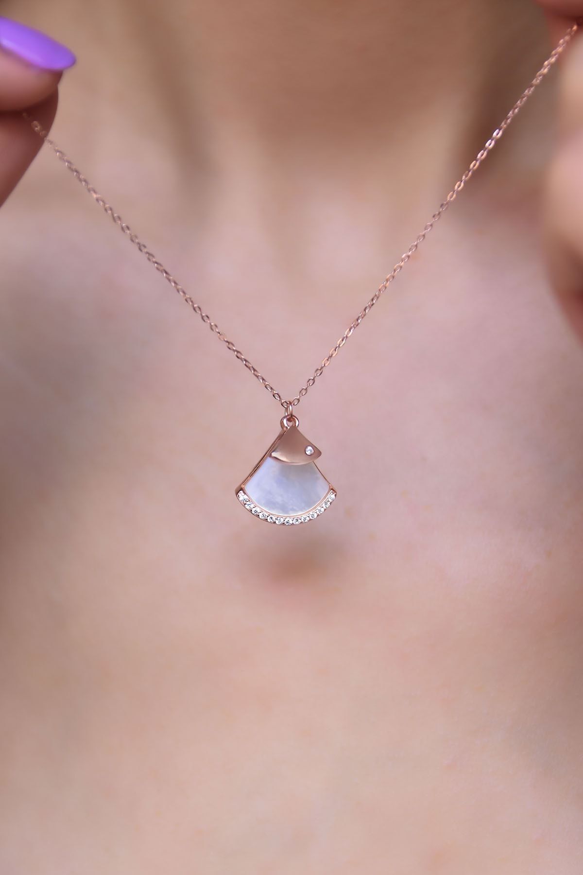 925 Ayar Gümüş Rose Kaplama Sedef Üçgen Kolye