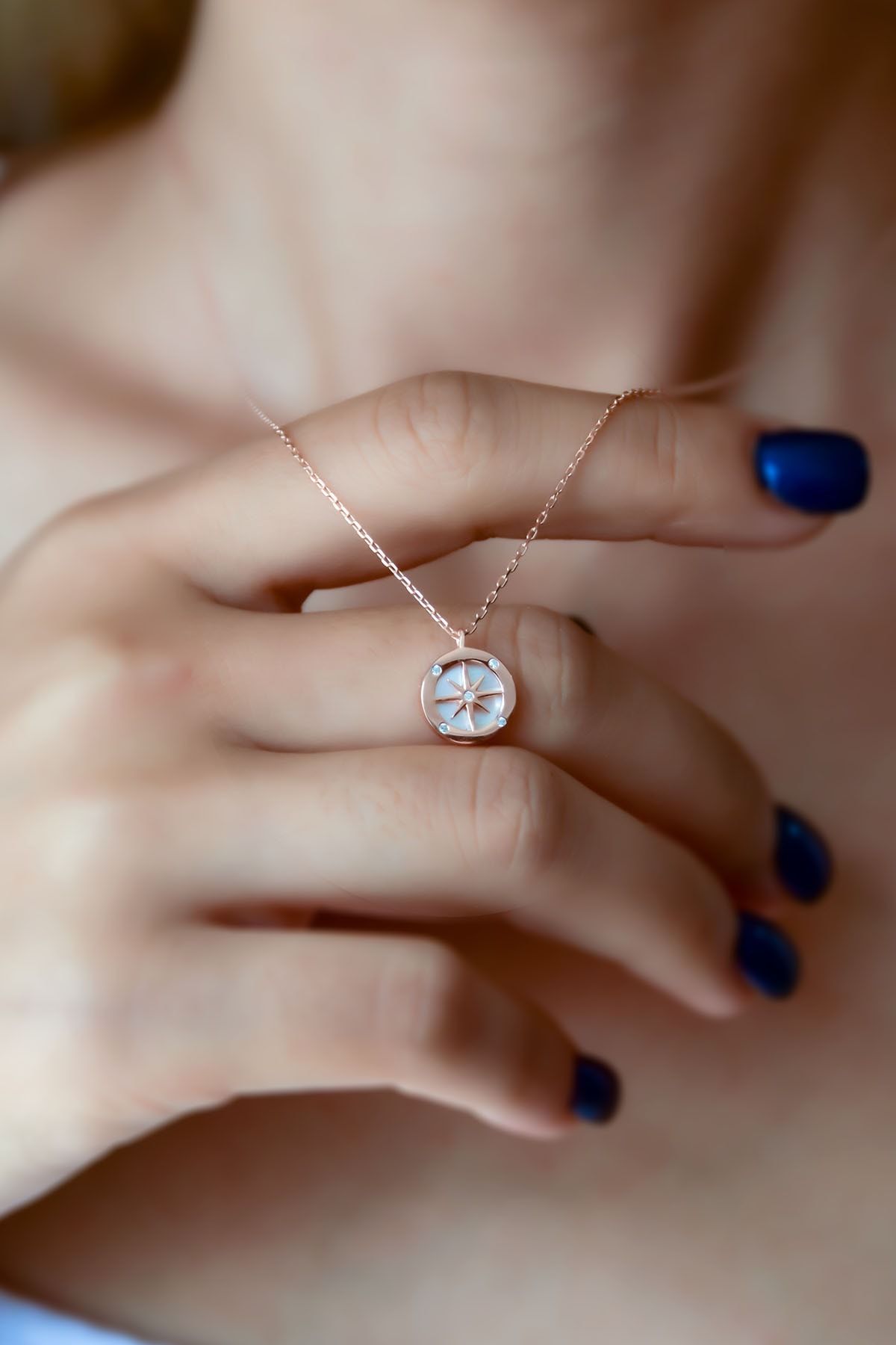 925 Ayar Gümüş Rose Kaplama Taşlı Pusula Kadın Kolye