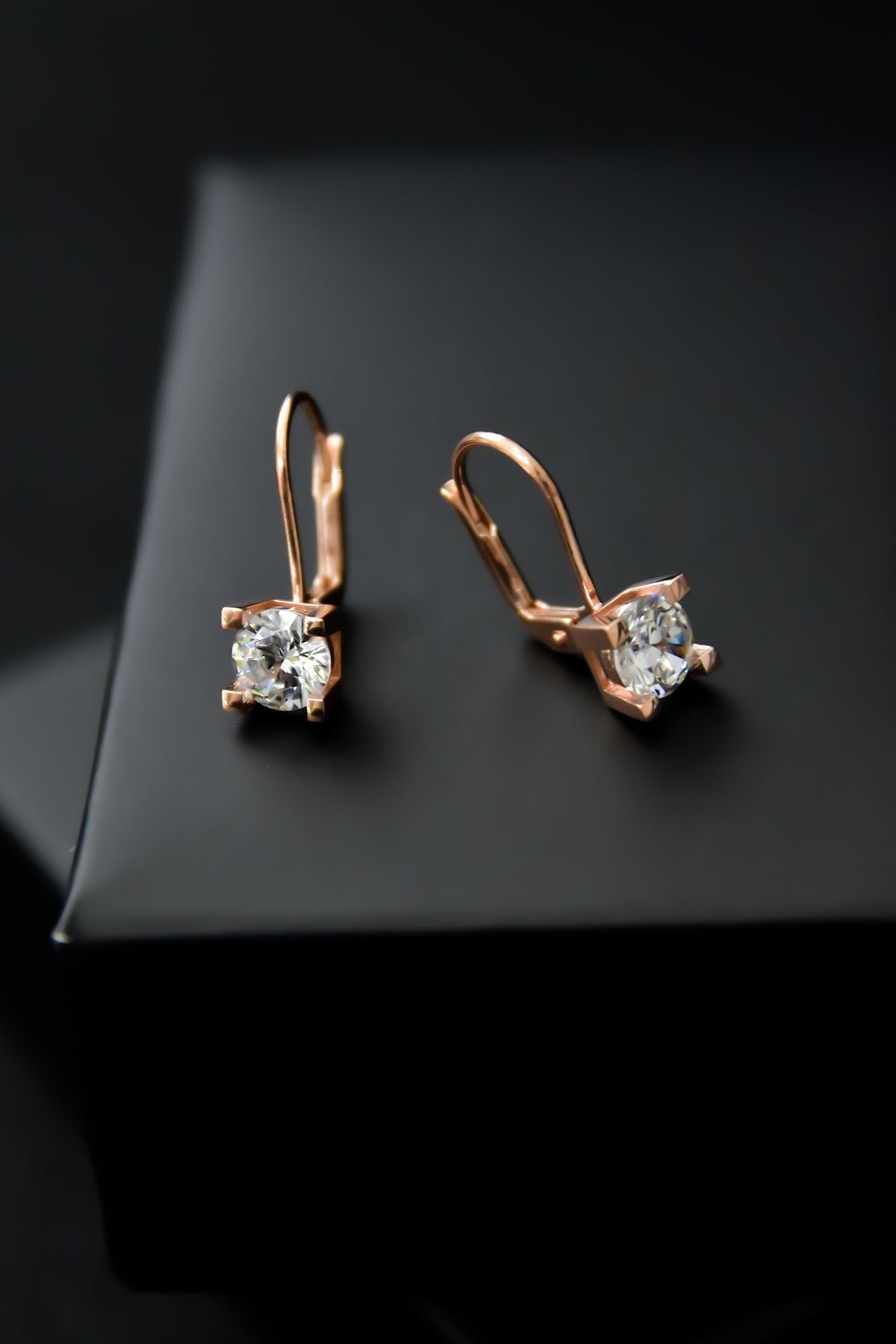 925 Ayar Gümüş Rose Kaplama Tek Taşlı Küpe