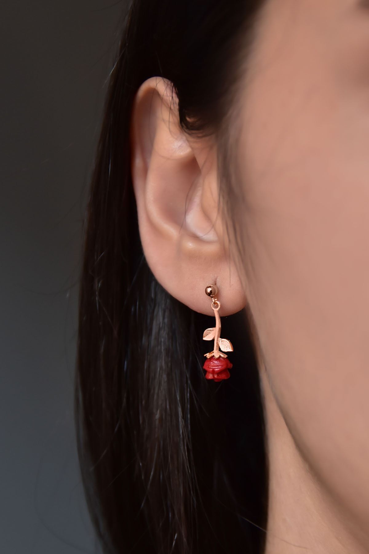 925 Ayar Gümüş Rose Kaplama Tekli Kırmızı Gül Kadın Çivili Küpe