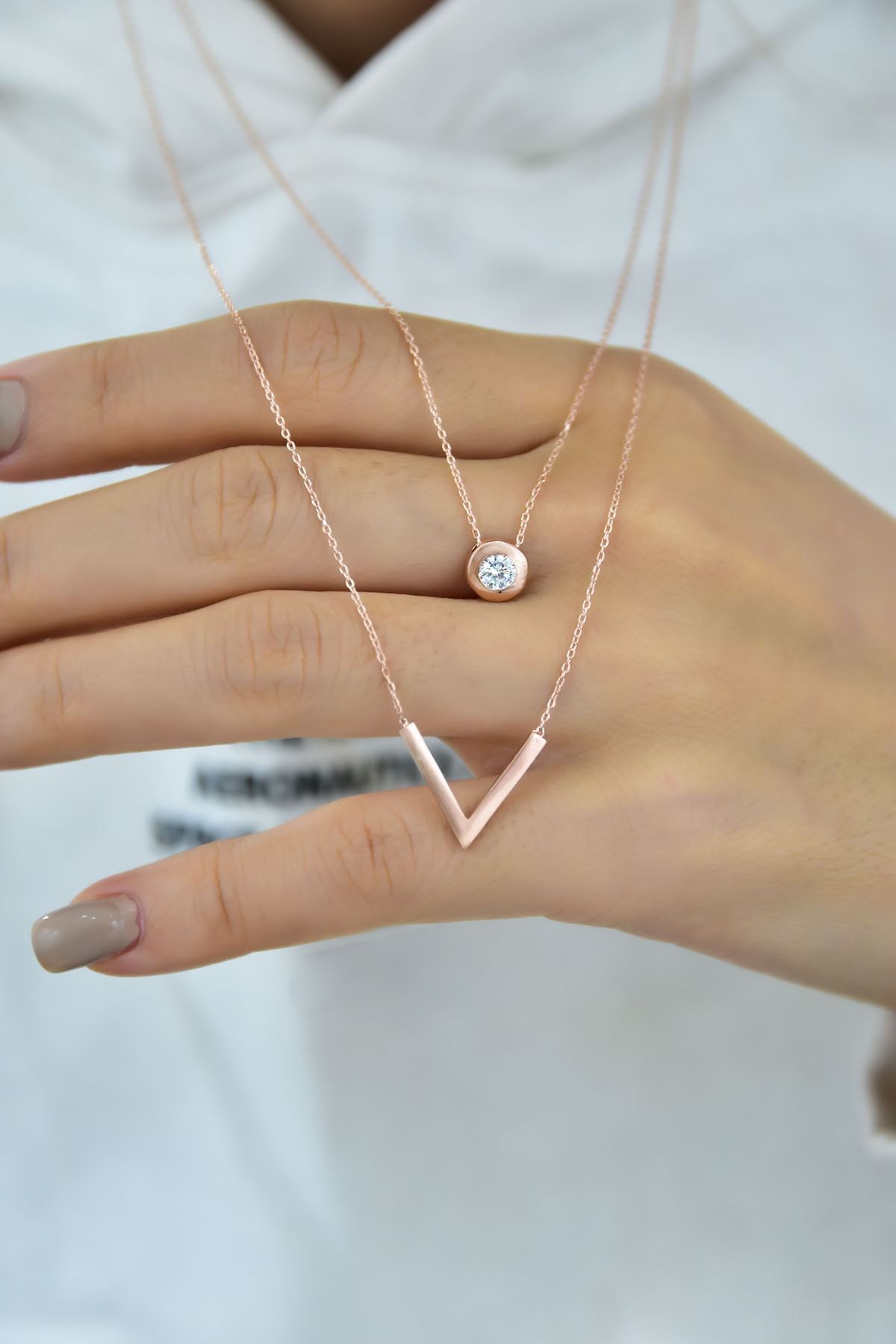 925 Ayar Gümüş Rose Kaplama Tektaş Ve Üçgen Asansör Kolye