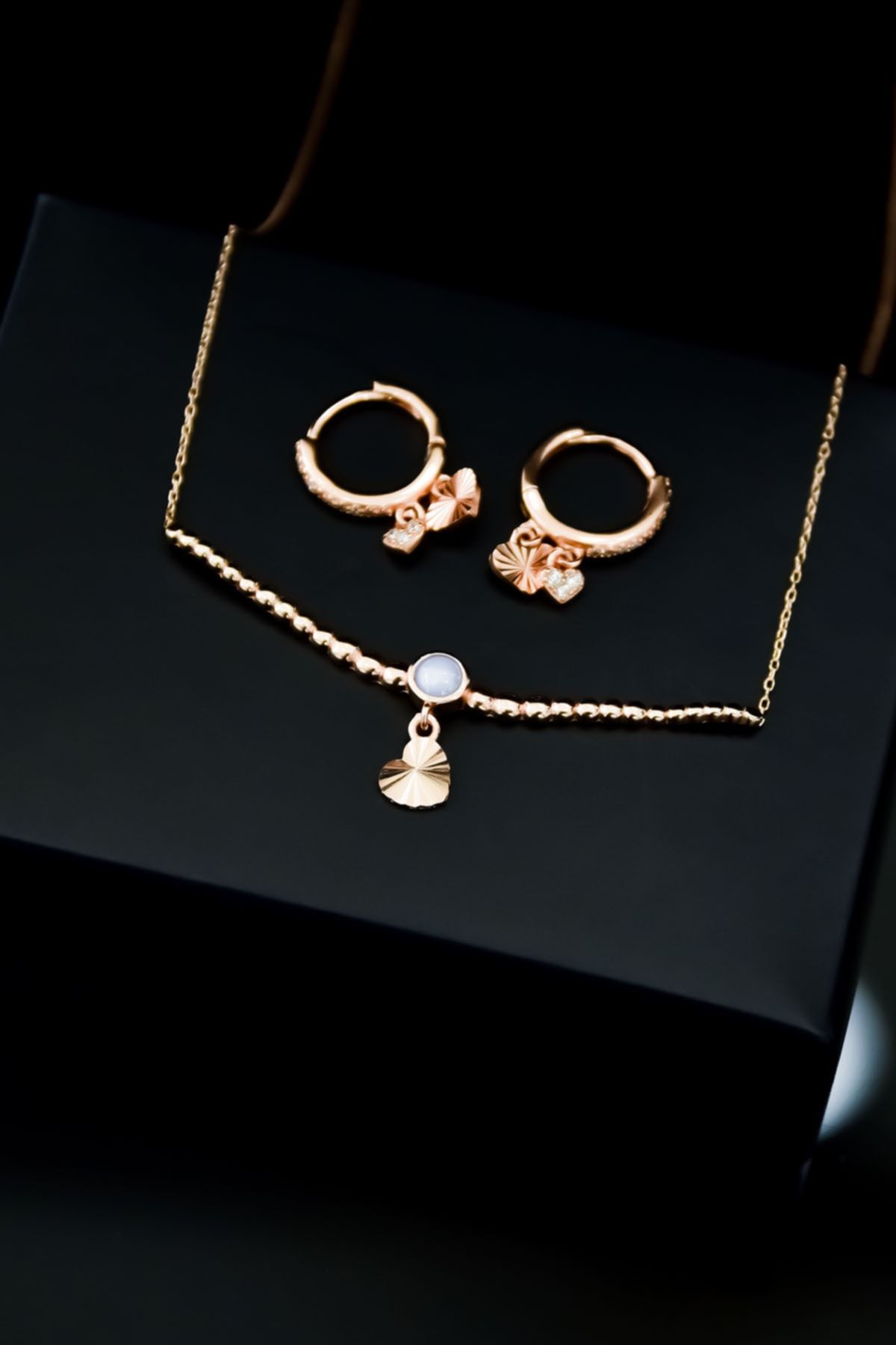 925 Ayar Gümüş Rose Kaplama Top Motifli Beyaz Ay Taşı Kalp Kolye Ve Küpe Set