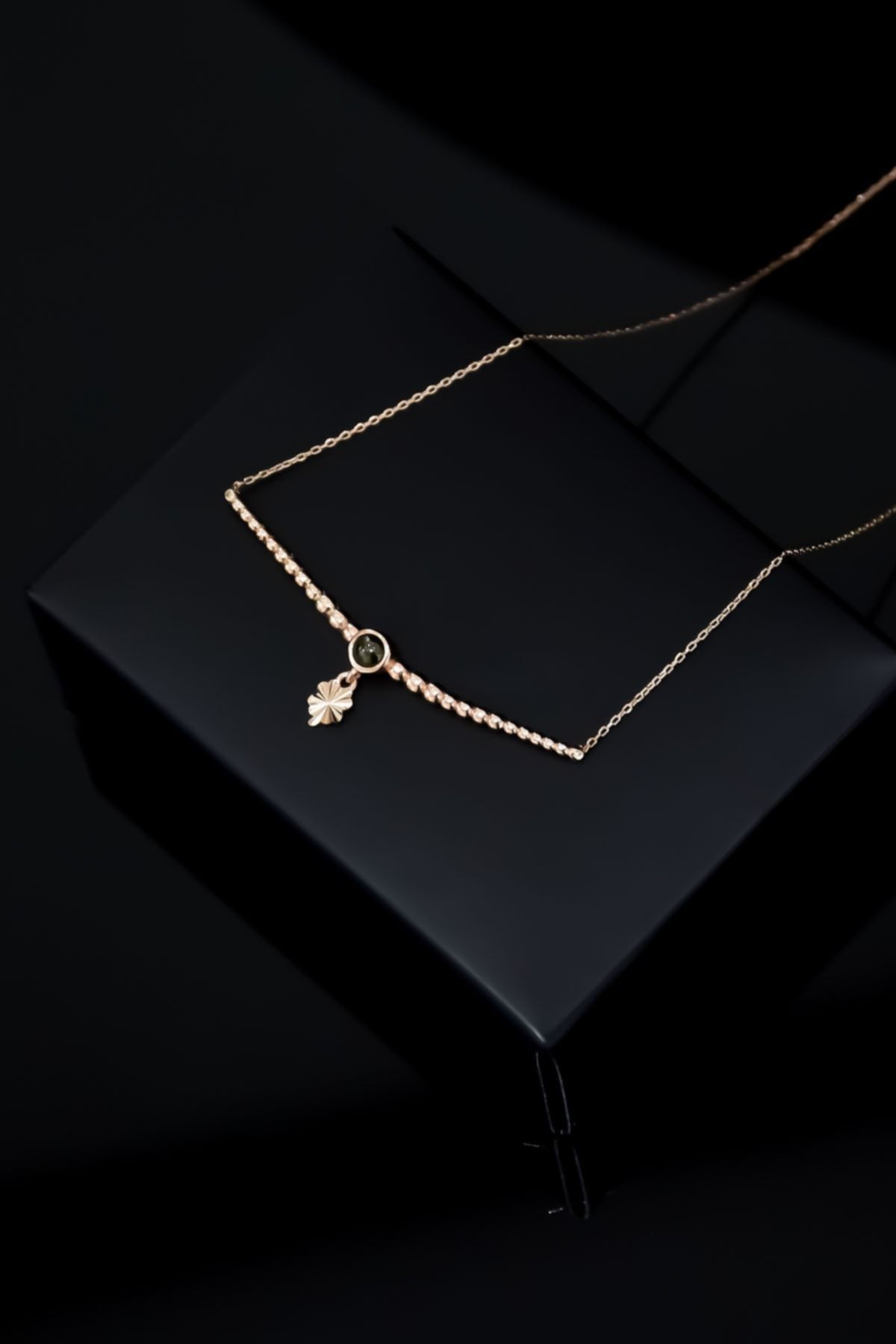 925 Ayar Gümüş Rose Kaplama Top Motifli Haki Ay Taşı Yonca Kolye