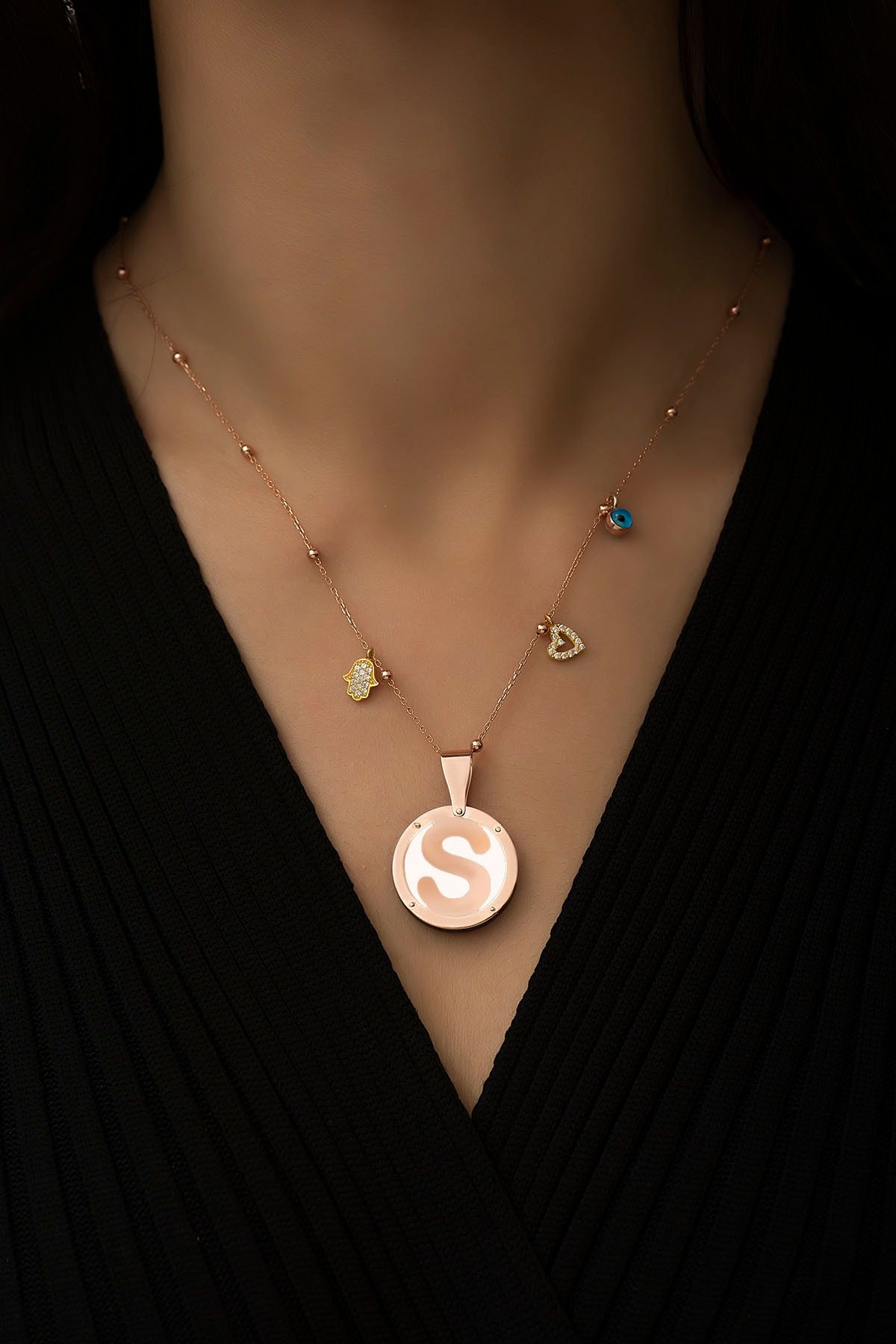 925 Ayar Gümüş Rose Kaplama Top Zincirli Tasarım Şans Parçalı Beyaz Zeminli S Harf Kolye