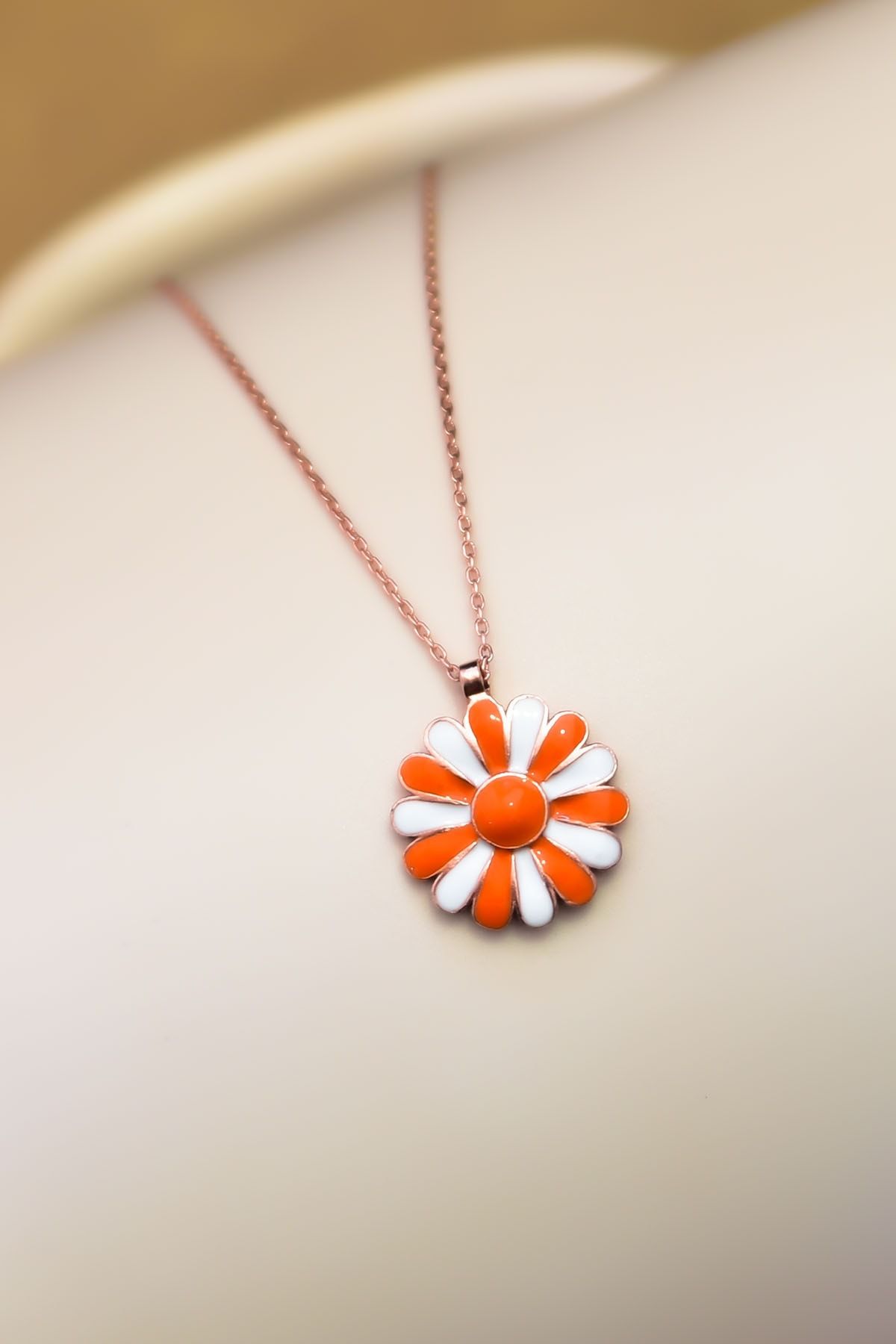 925 Ayar Gümüş Rose Kaplama Turuncu Beyaz Mineli Papatya Kolye