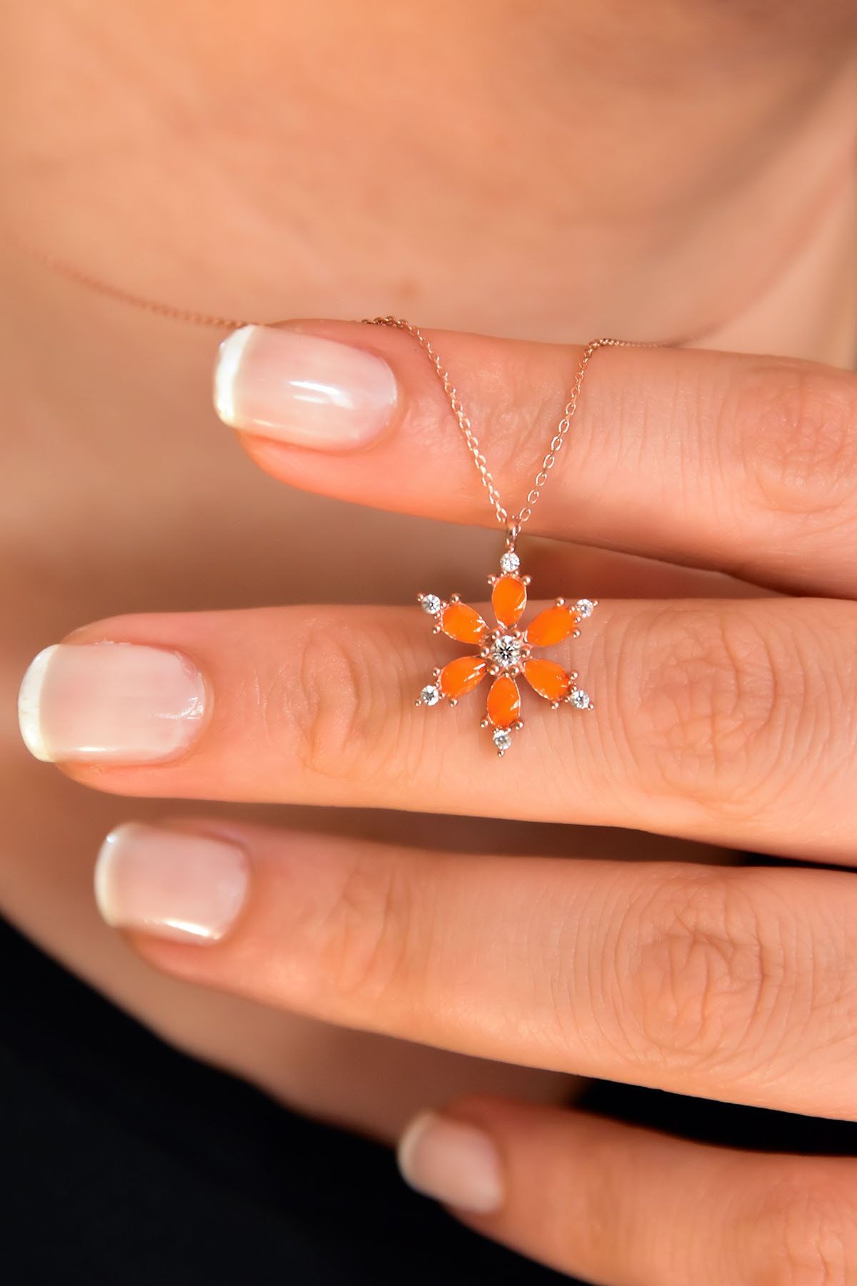 925 Ayar Gümüş Rose Kaplama Turuncu Sedef Mineli Kamelya Çiçeği Kolye