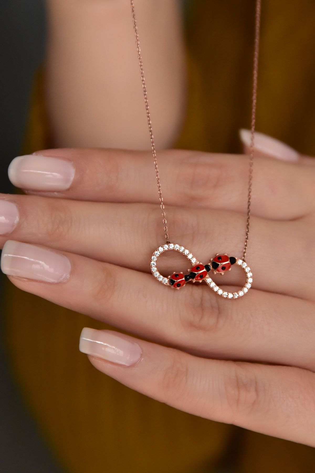 925 Ayar Gümüş Rose Kaplama Uğur Böcekli Sonsuzluk Kolye