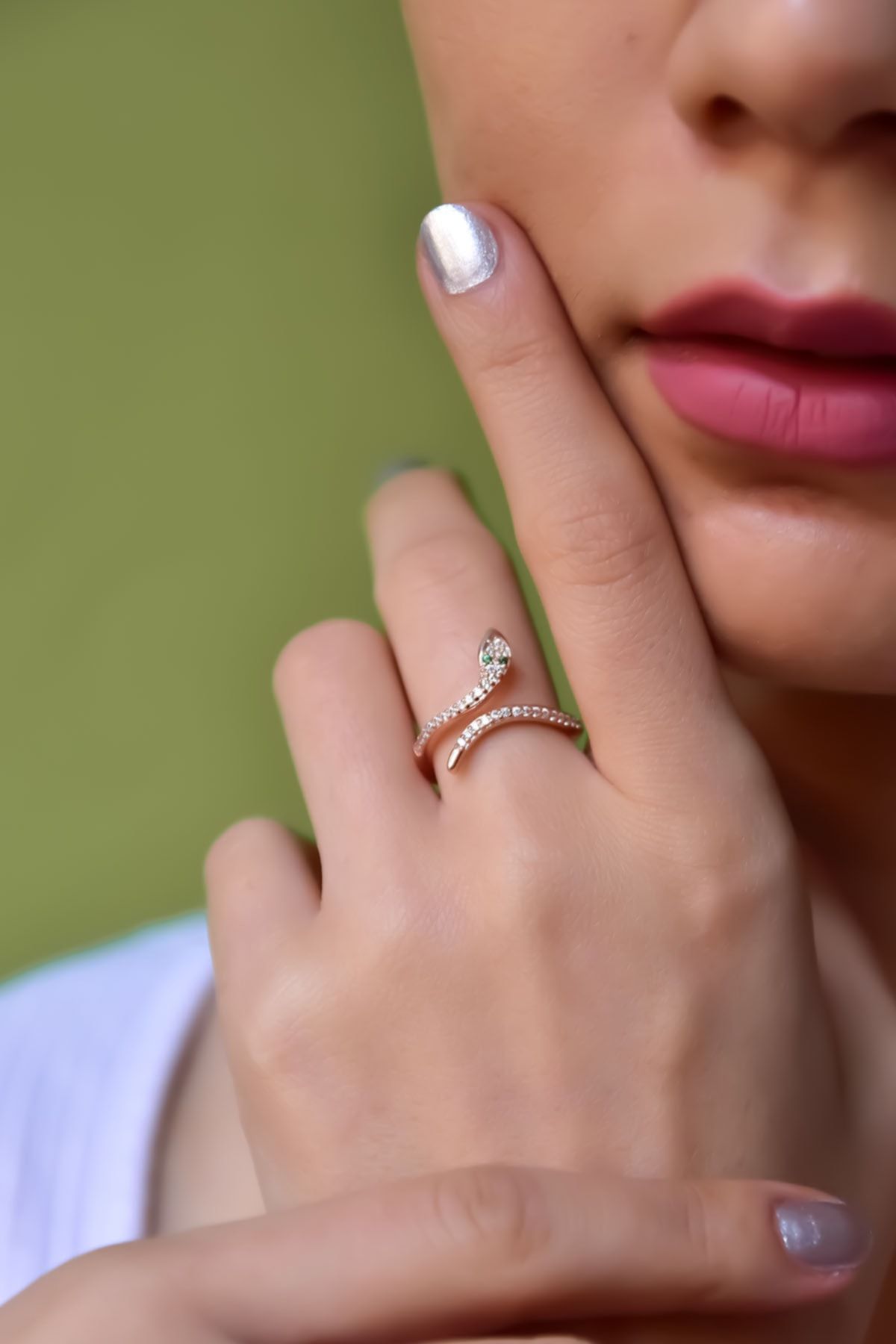 925 Ayar Gümüş Rose Kaplama Yeşil Gözlü Zirkon Taşlı Ayarlanabilir Yılan Yüzük