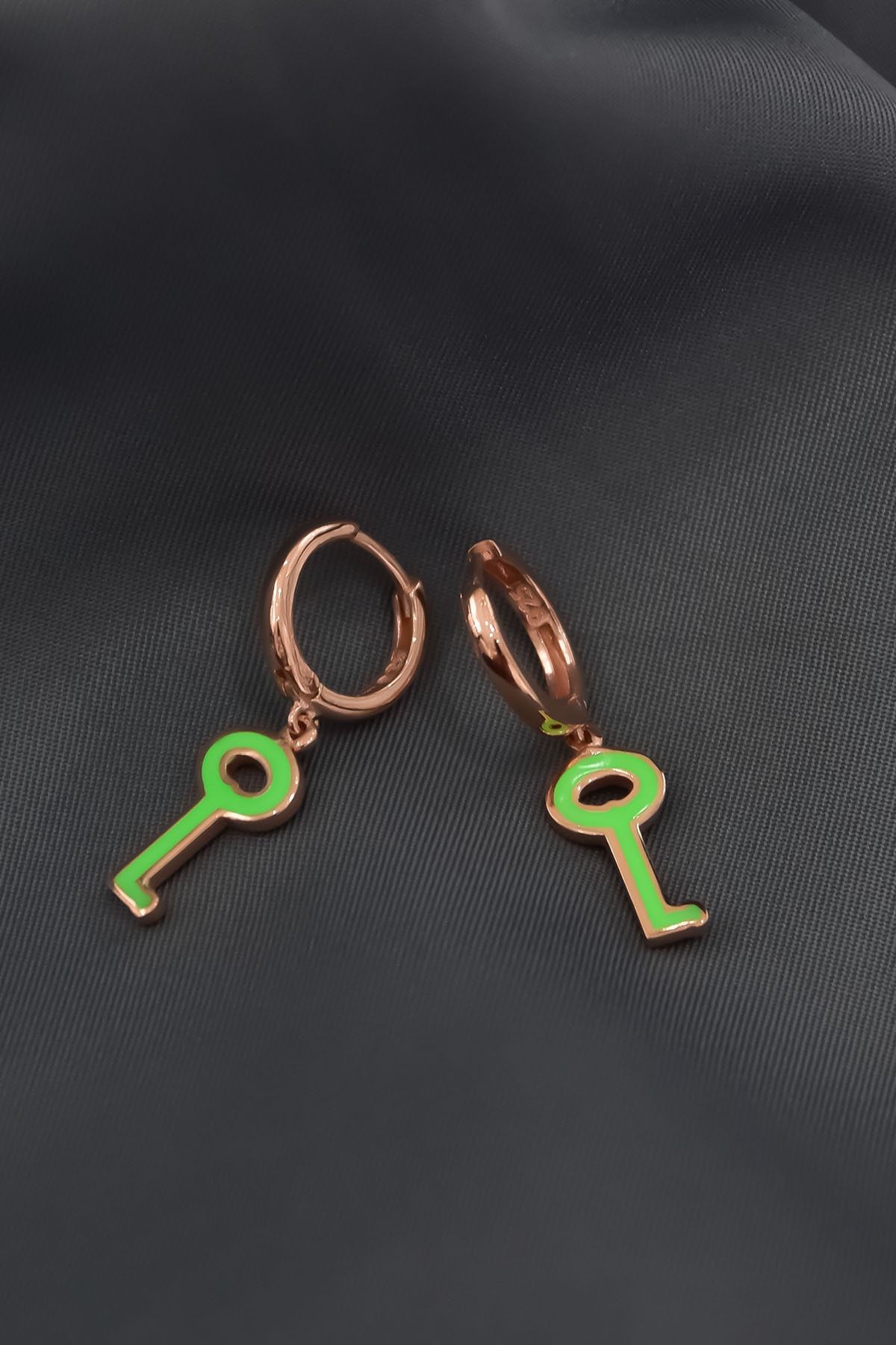 925 Ayar Gümüş Rose Kaplama Yeşil Mineli Anahtar Halka Küpe