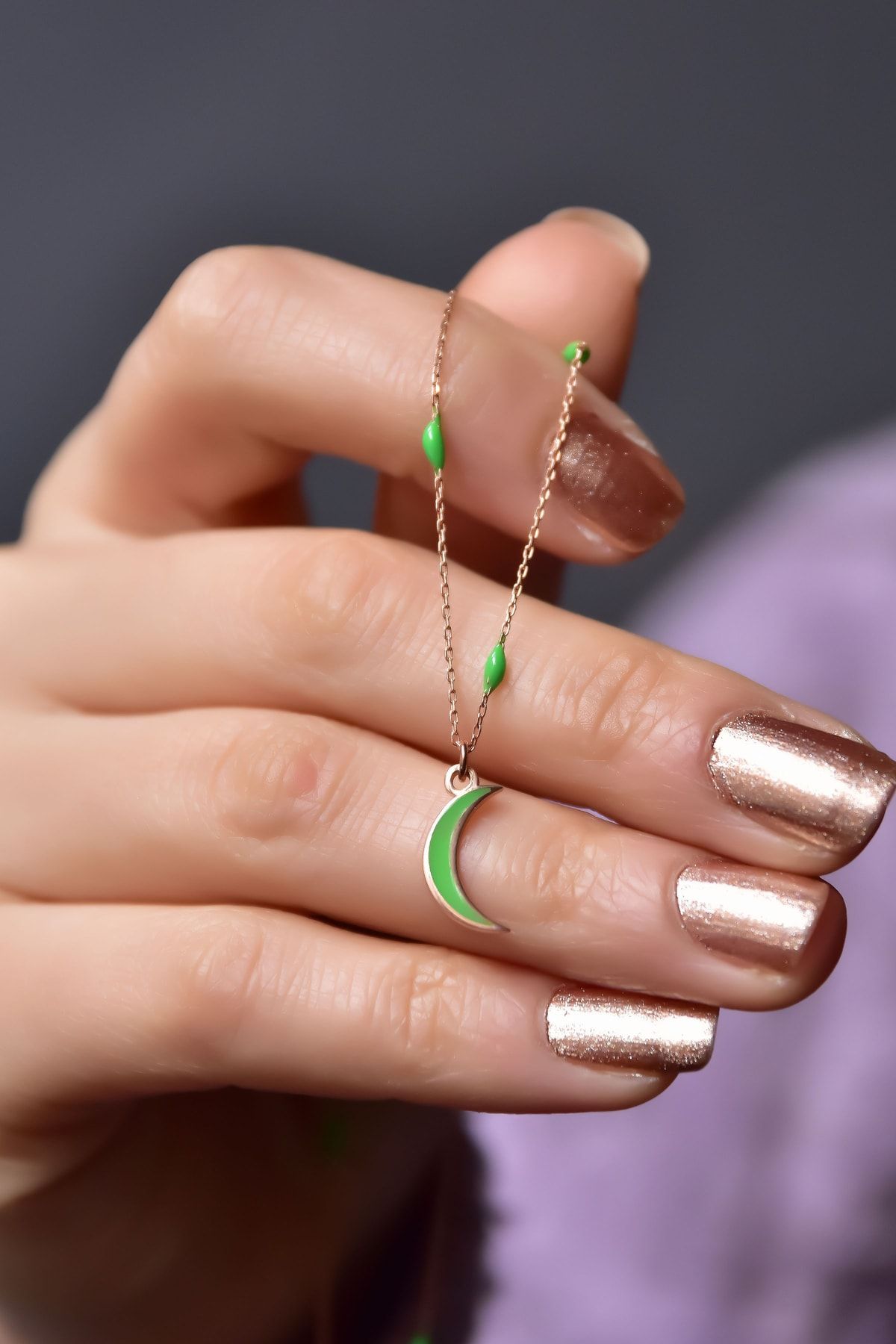 925 Ayar Gümüş Rose Kaplama Yeşil Mineli Hilal Kolye