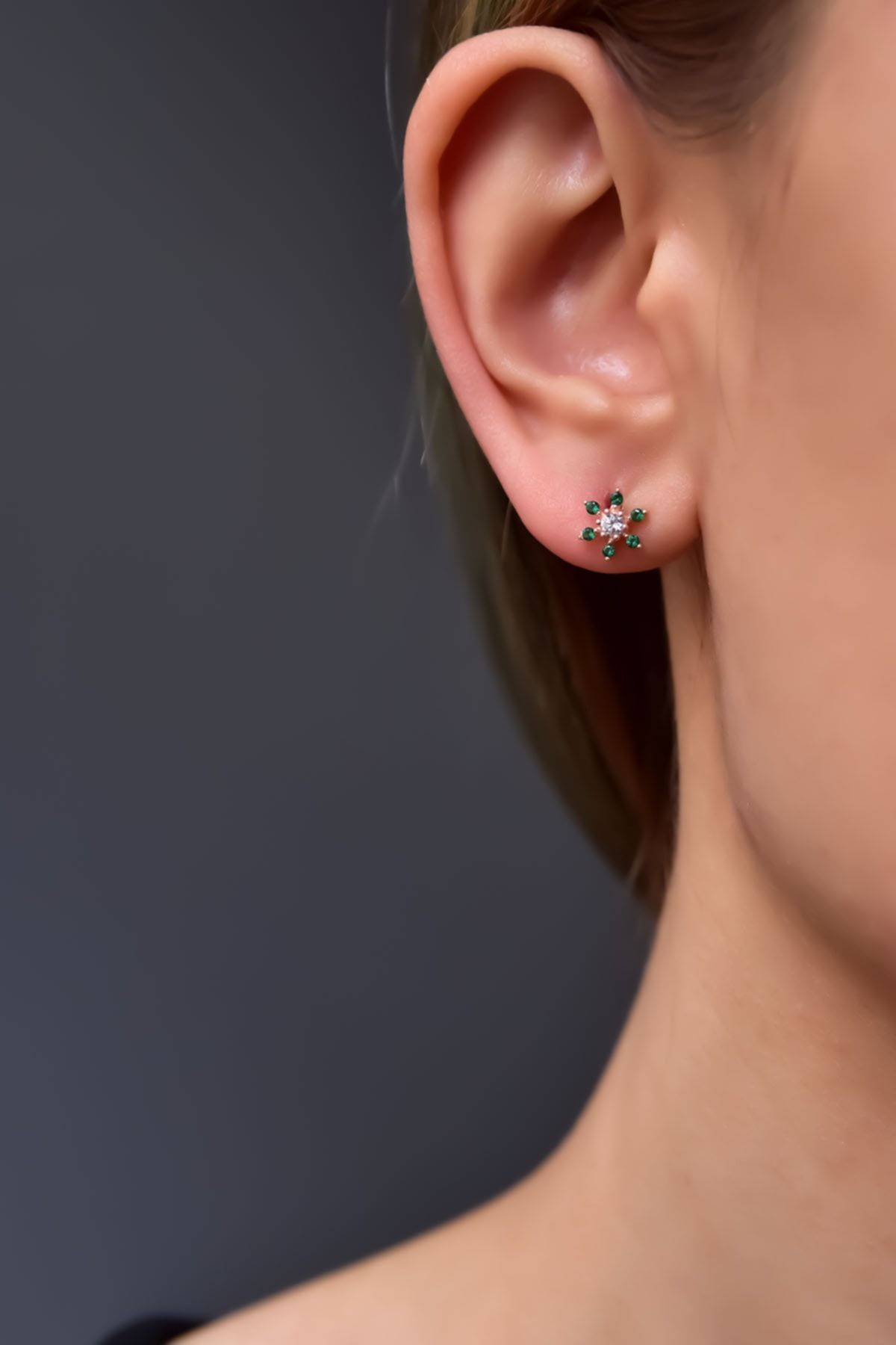 925 Ayar Gümüş Rose Kaplama Yeşil Taşlı Çiçek Küpe