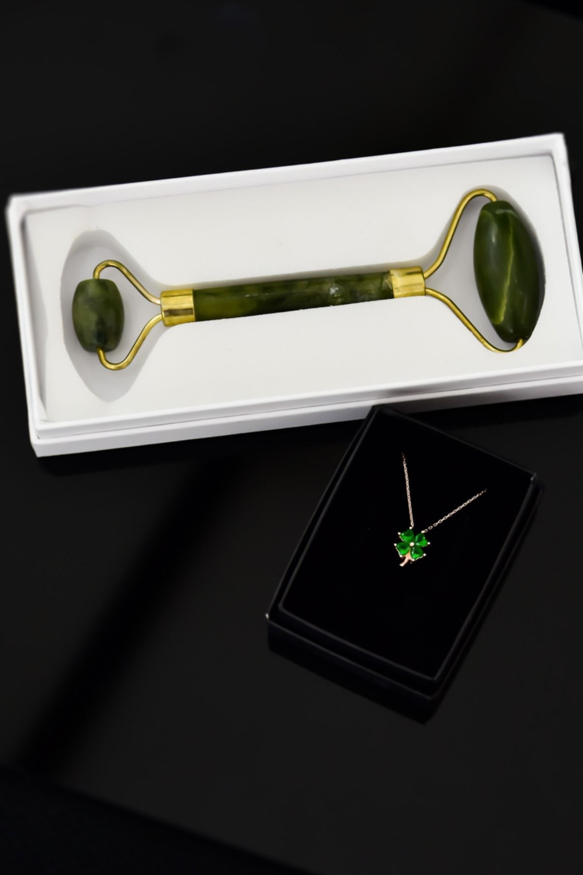 925 Ayar Gümüş Rose Kaplama Yeşil Taşlı Yonca Kolye Yeşim Taşı Çift Taraflı Yüz Masaj Aleti