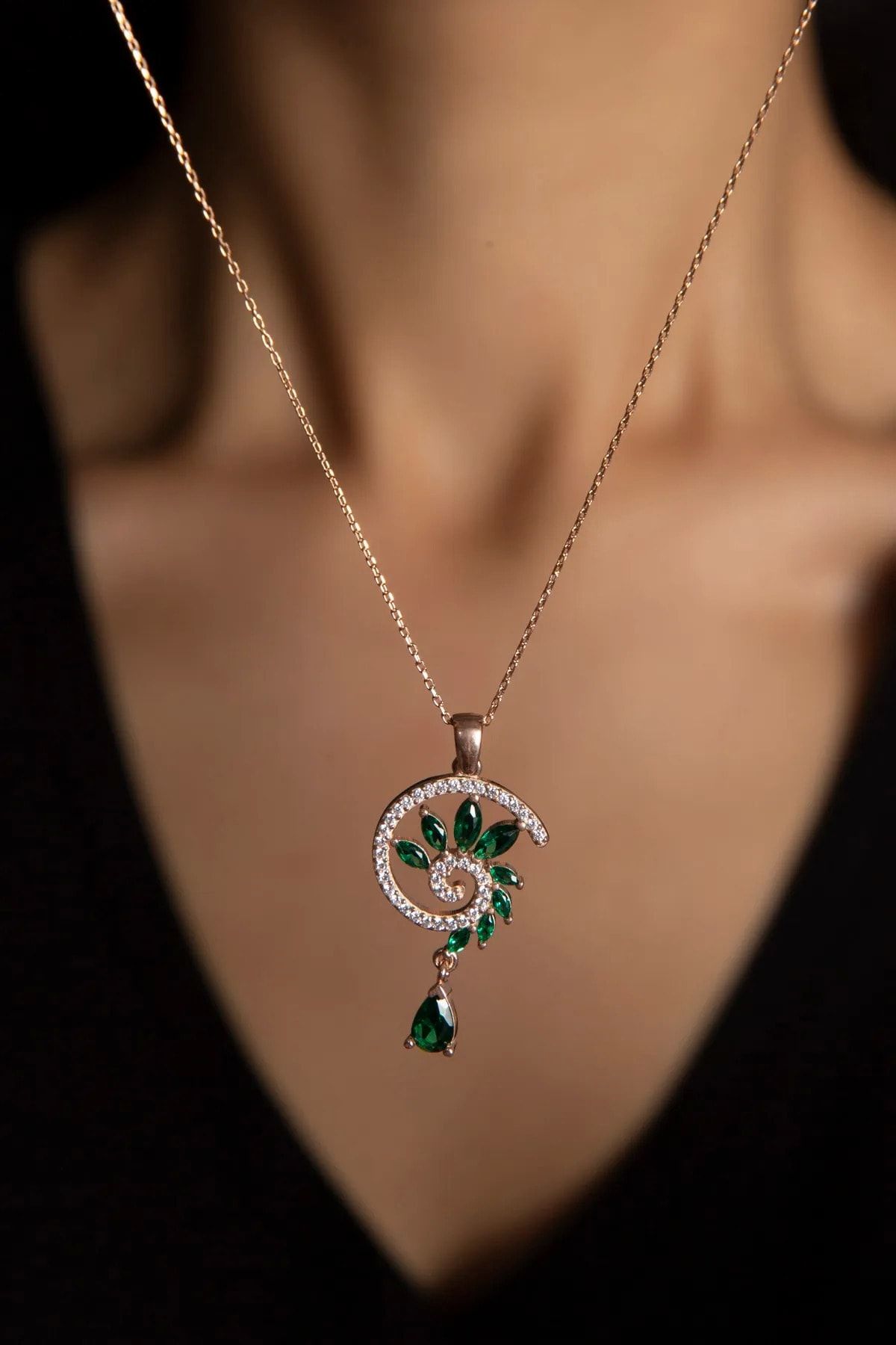 925 Ayar Gümüş Rose Kaplama Yeşim Renkli Spiral Snail Tasarım Kolye