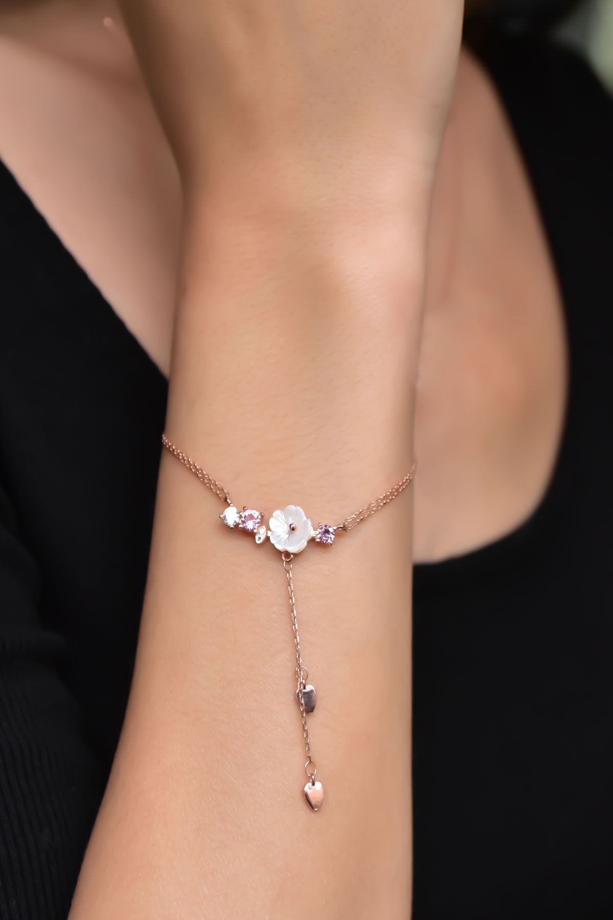 925 Ayar Gümüş Rose Kaplama Zincir Sallantılı Taşlı Sedef Manolya Çiçeği Bileklik