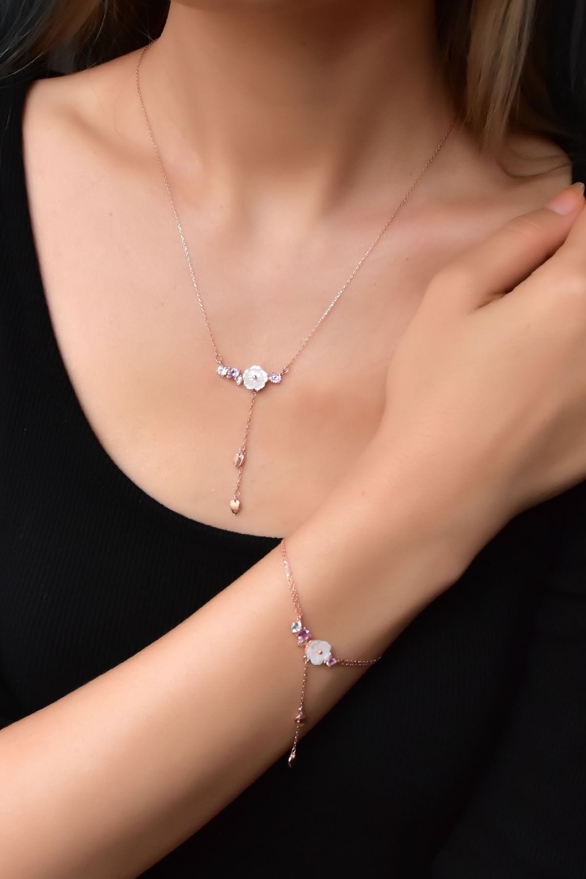 925 Ayar Gümüş Rose Kaplama Zincir Sallantılı Taşlı Sedef Manolya Çiçeği Kolye Ve Bileklik Set