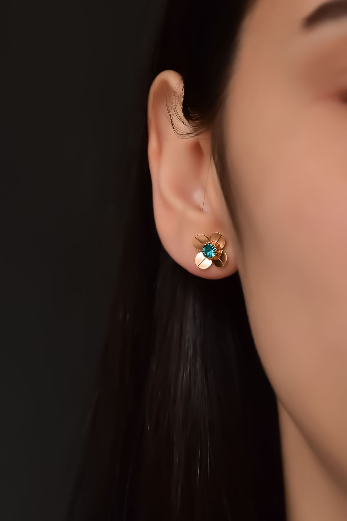 925 Ayar Gümüş Rose Kaplama Zirkon Taşlı Aralık Ayı Doğum Taşlı Frezya Çiçeği Küpe