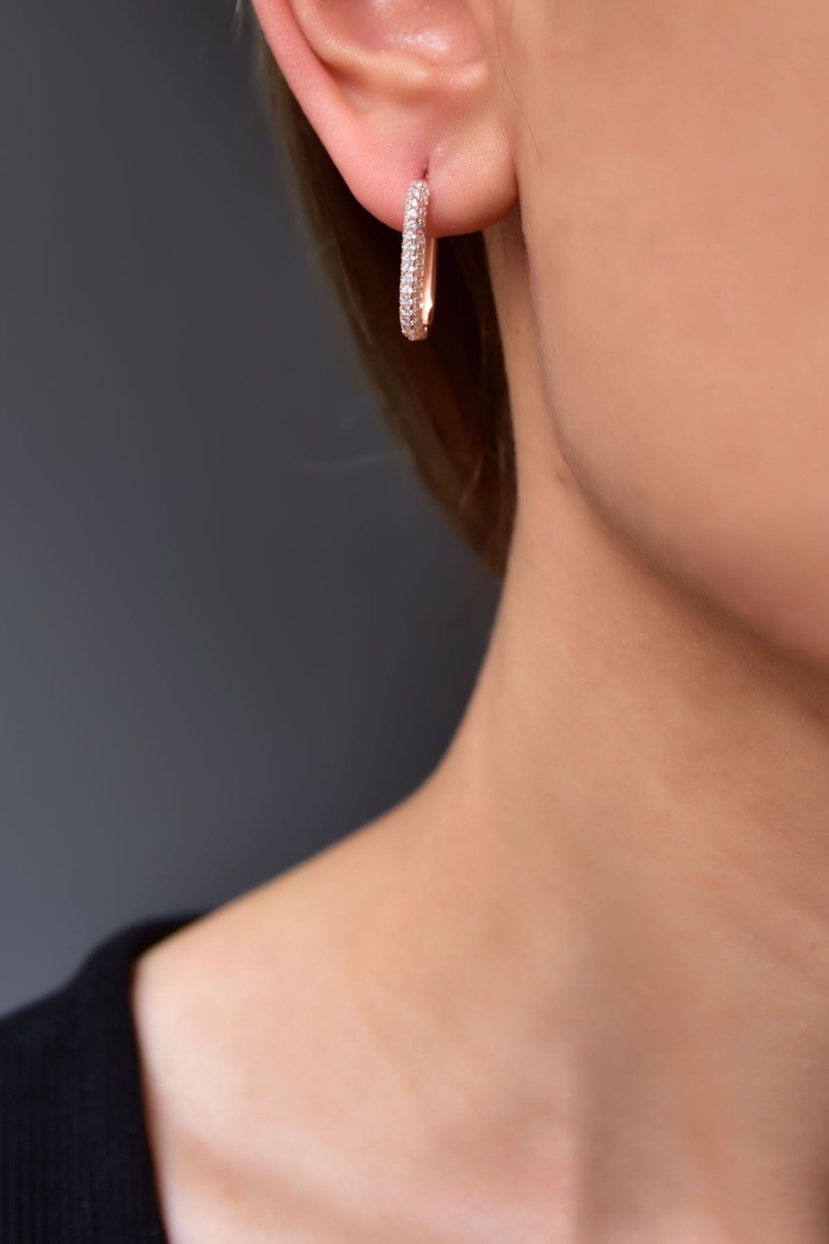 925 Ayar Gümüş Rose Kaplama Zirkon Taşlı Dikdörtgen Halka Küpe