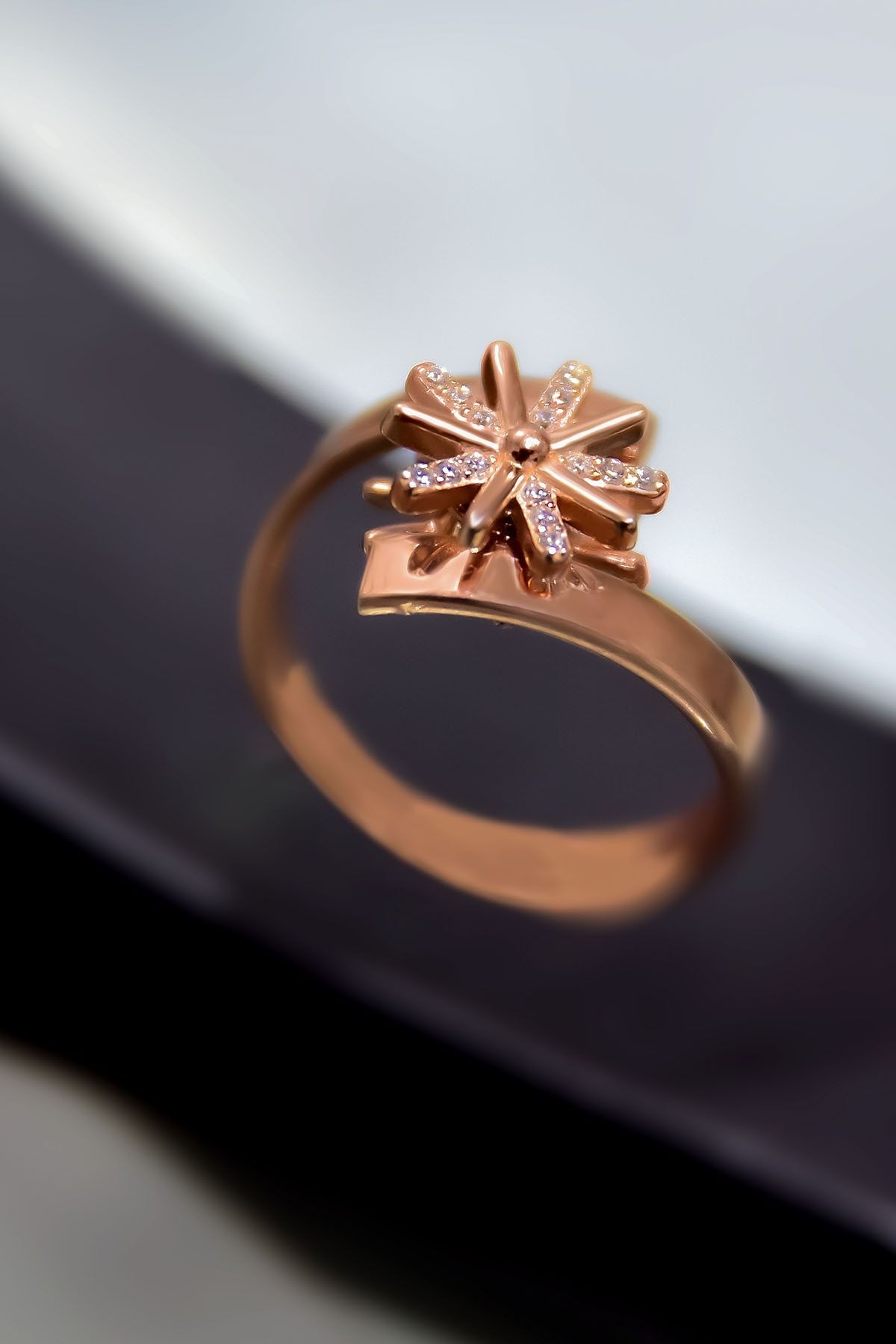 925 Ayar Gümüş Rose Kaplama Zirkon Taşlı Dönen Güneş Yüzük