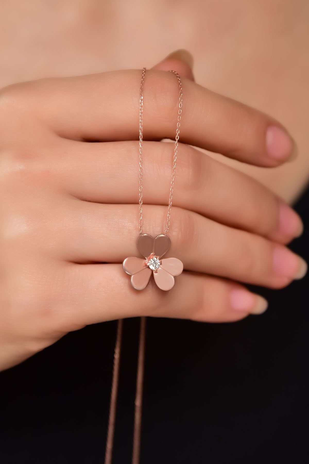 925 Ayar Gümüş Rose Kaplama Zirkon Taşlı Frezya Çiçeği Kolye