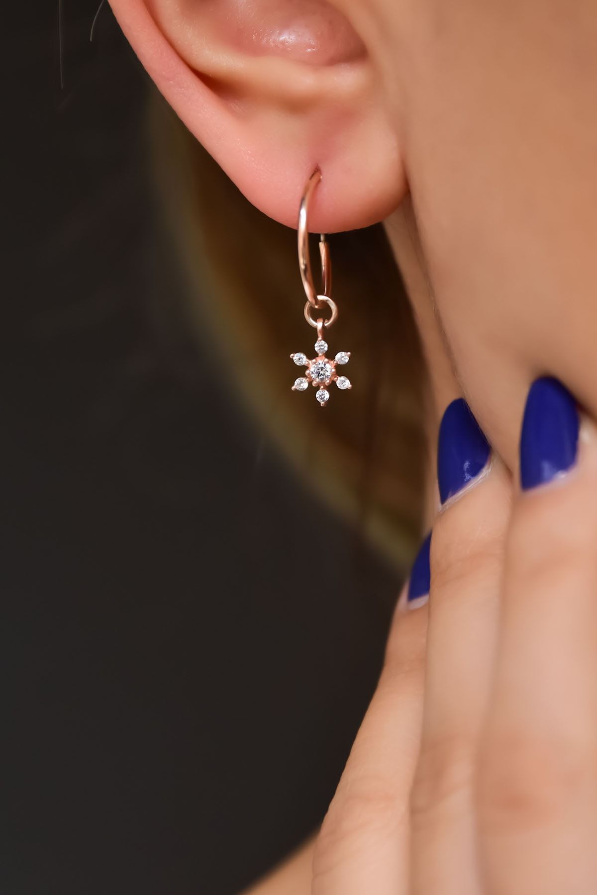 925 Ayar Gümüş Rose Kaplama Zirkon Taşlı Kartanesi Halka Küpe