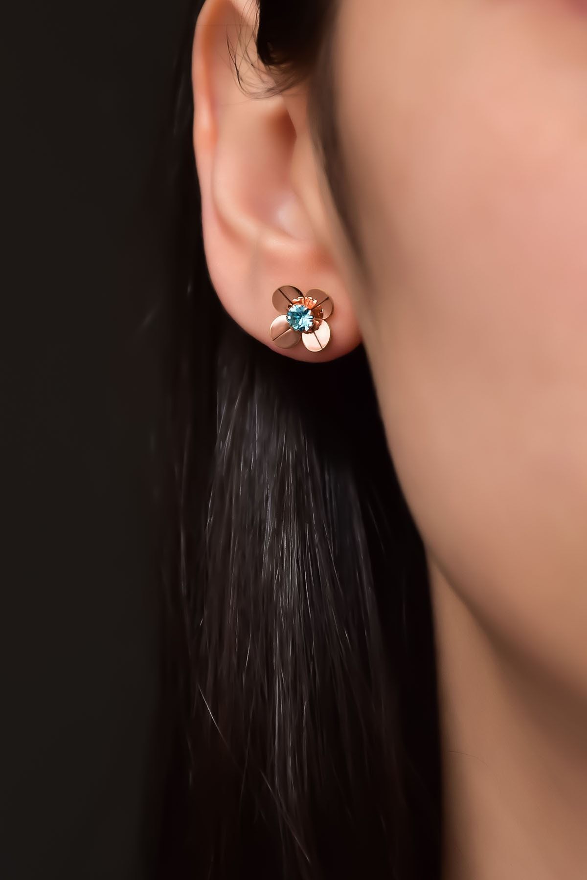 925 Ayar Gümüş Rose Kaplama Zirkon Taşlı Mart Ayı Doğum Taşlı Frezya Çiçeği Küpe