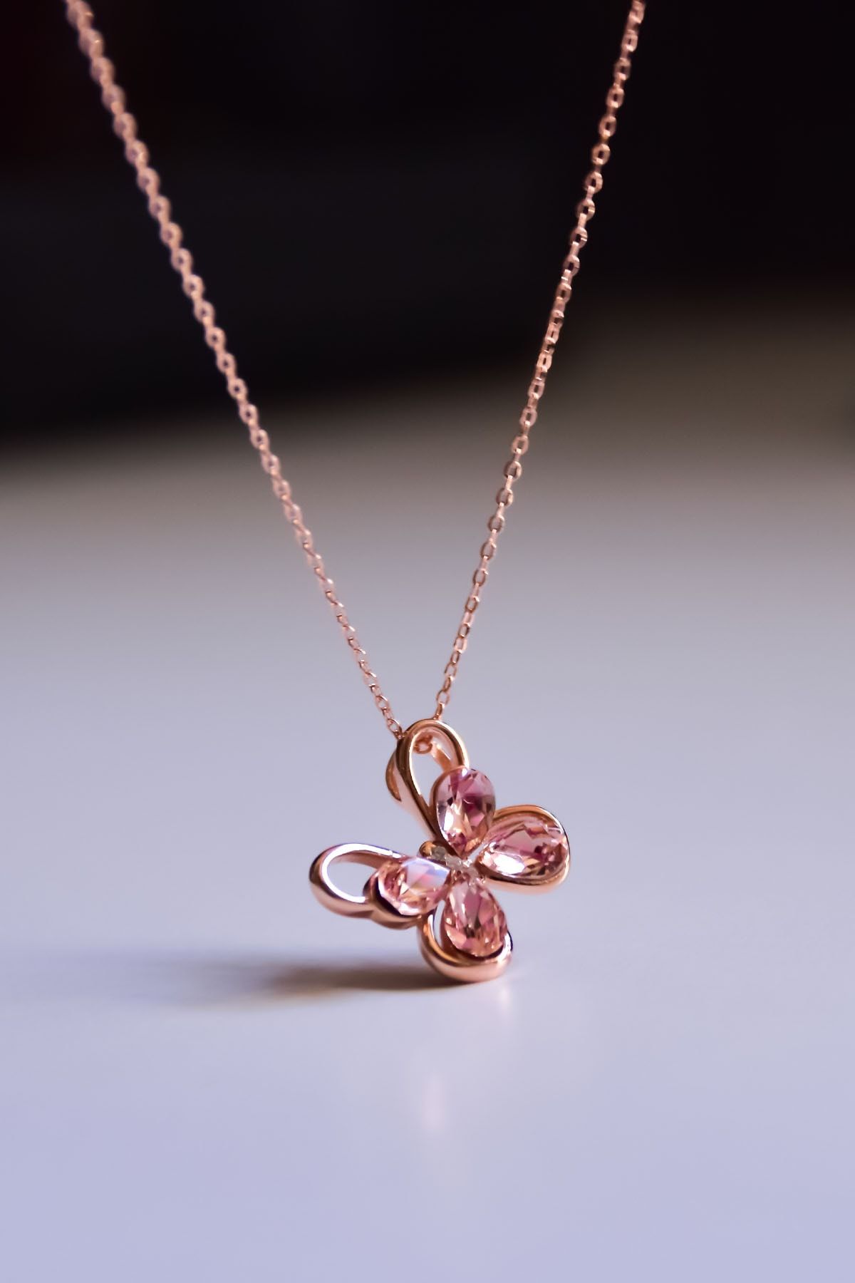 925 Ayar Gümüş Rose Kaplama Zirkon Taşlı Pembe Morpho Kelebeği Kolye